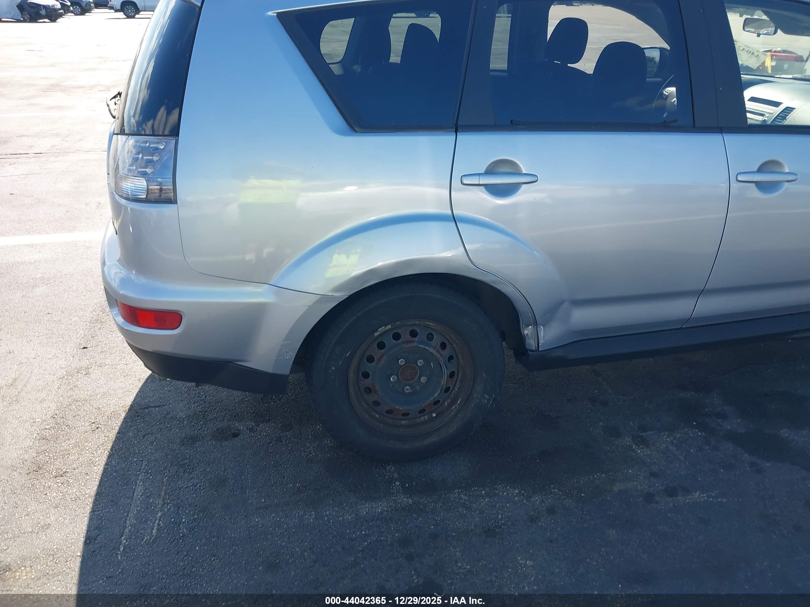 MITSUBISHI OUTLANDER image 6