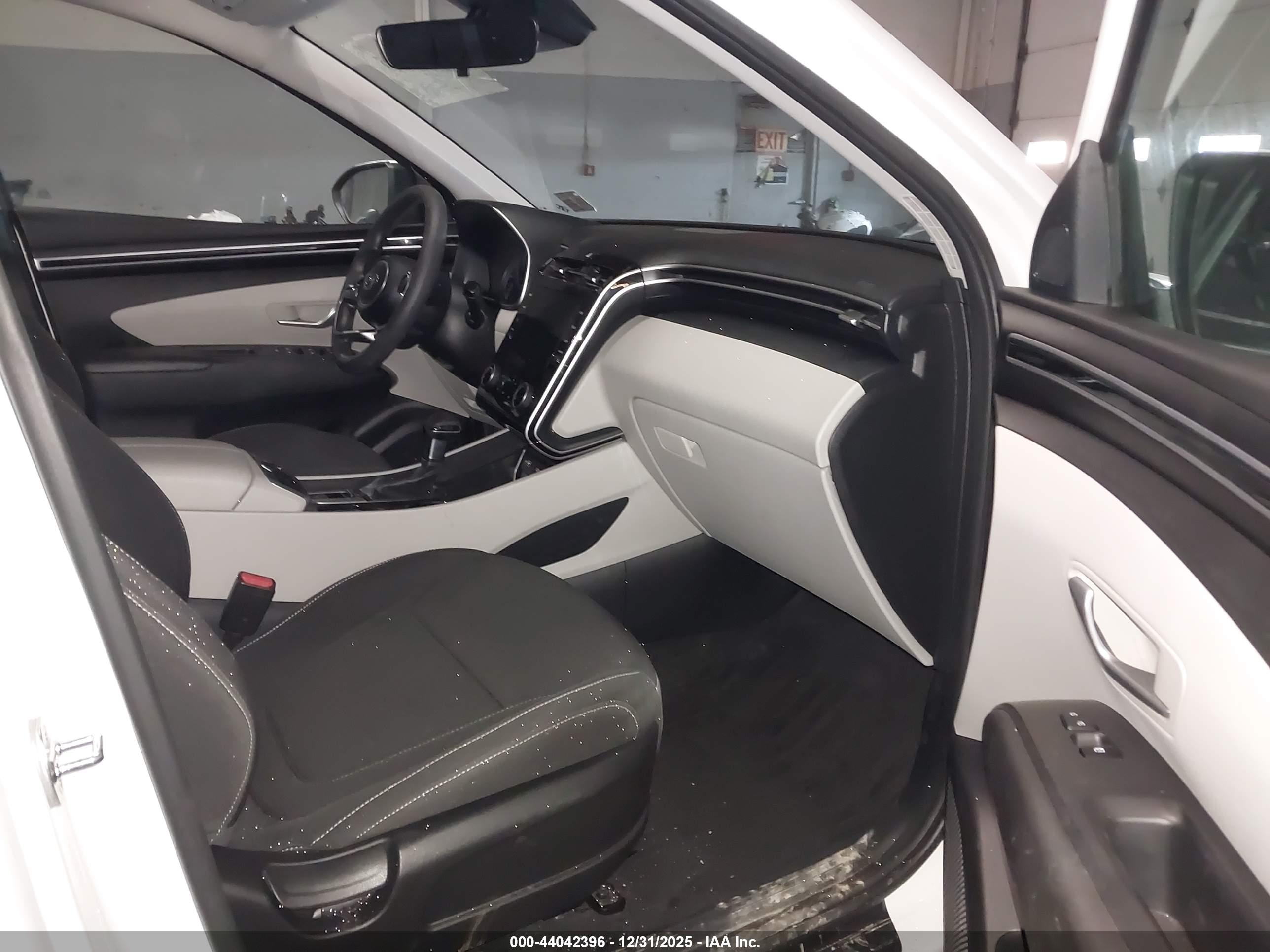 HYUNDAI TUCSON image 5
