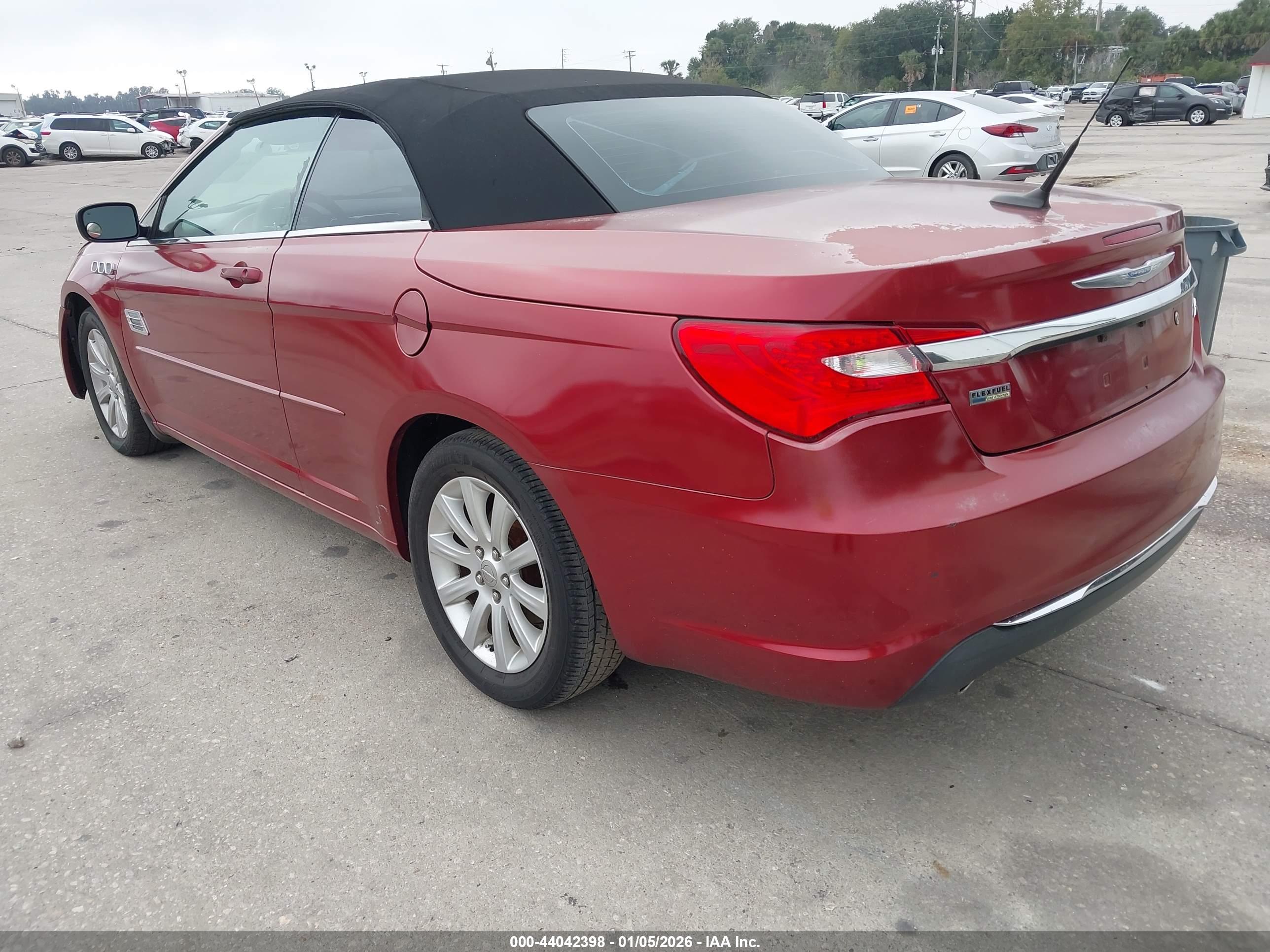 CHRYSLER 200 image 3