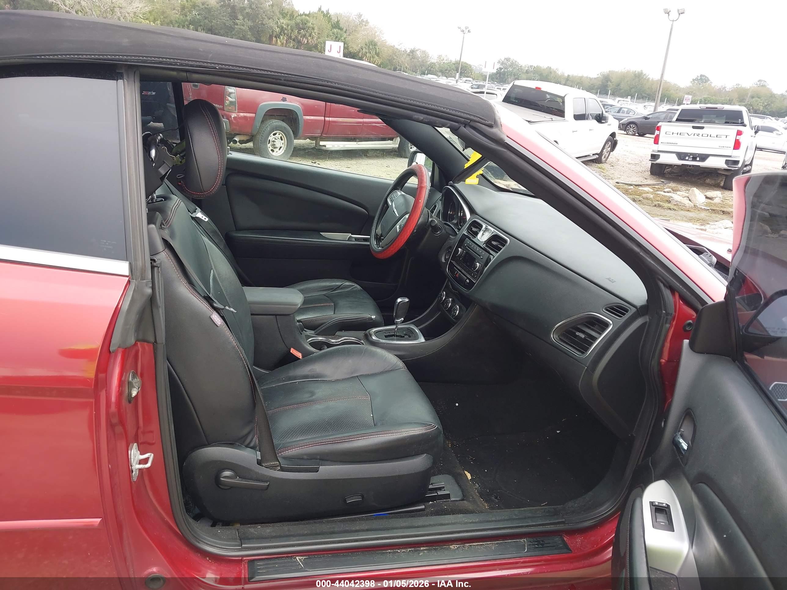 CHRYSLER 200 image 5