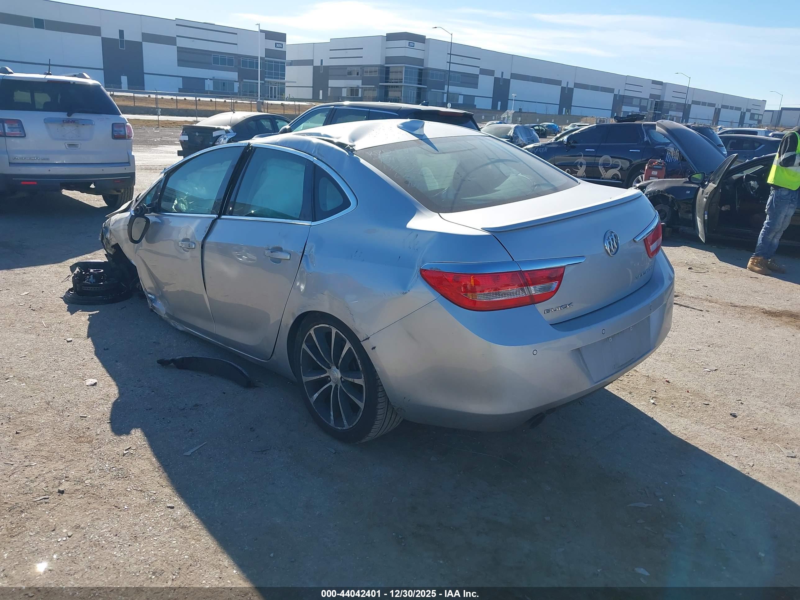 BUICK VERANO image 3