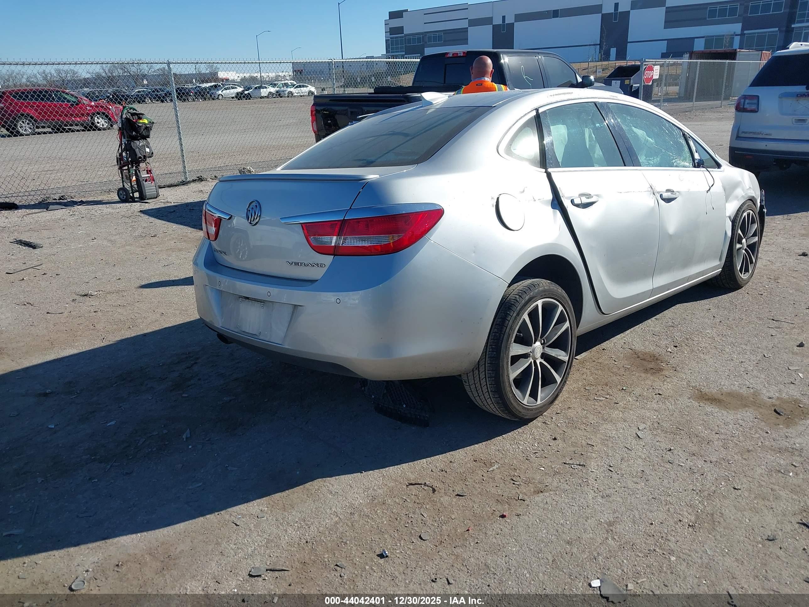 BUICK VERANO image 4