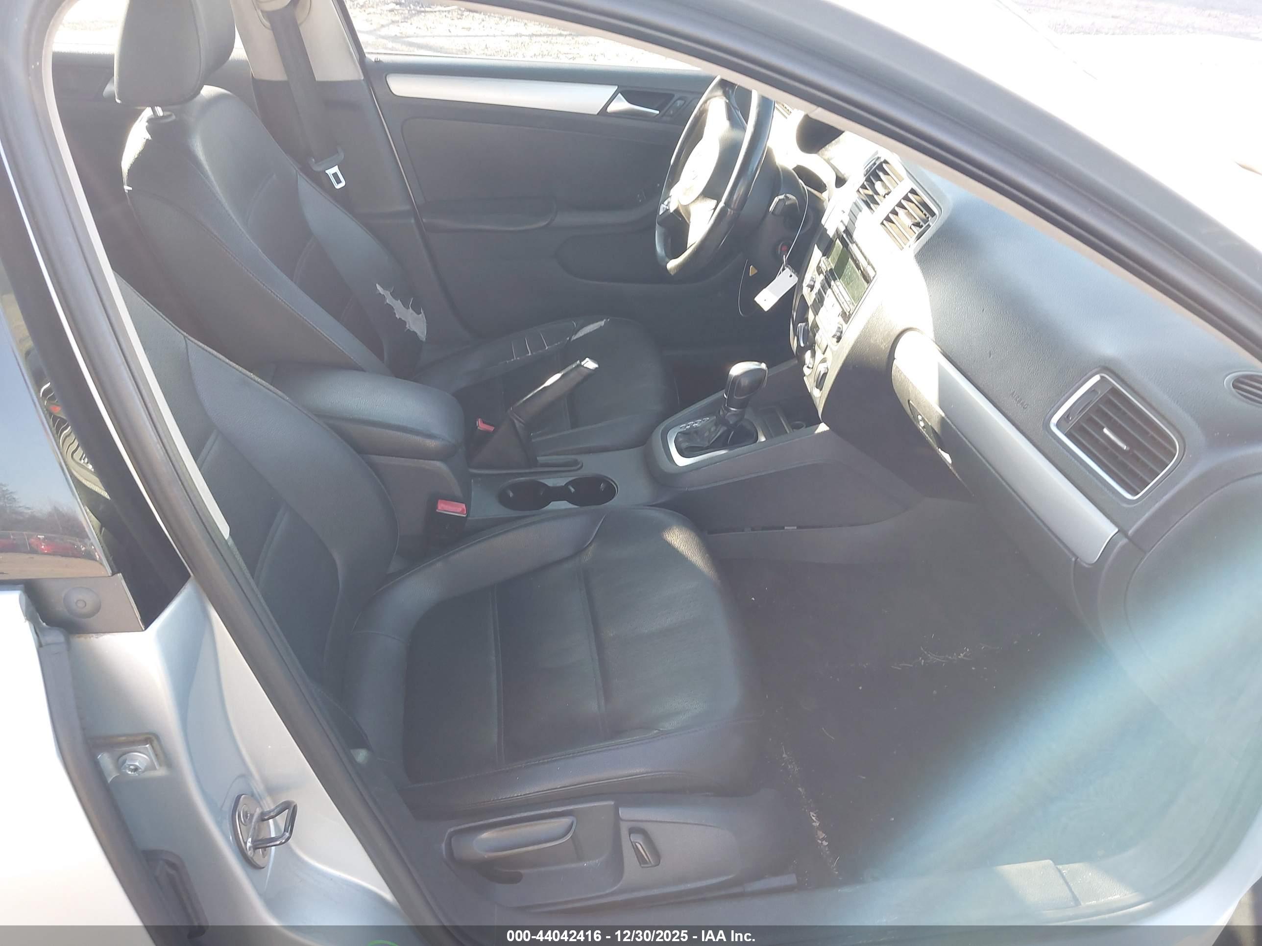 VOLKSWAGEN JETTA image 5