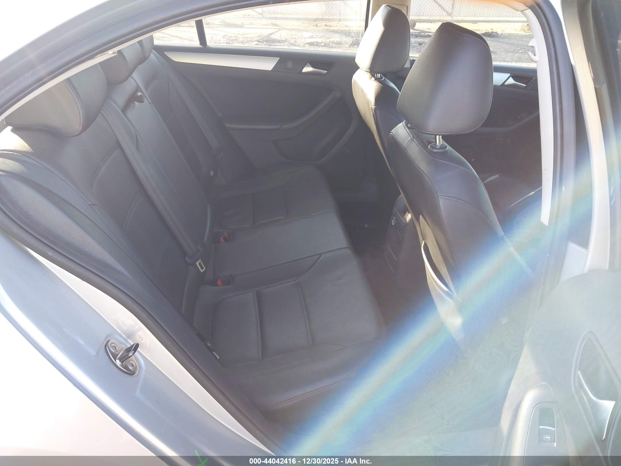 VOLKSWAGEN JETTA image 8