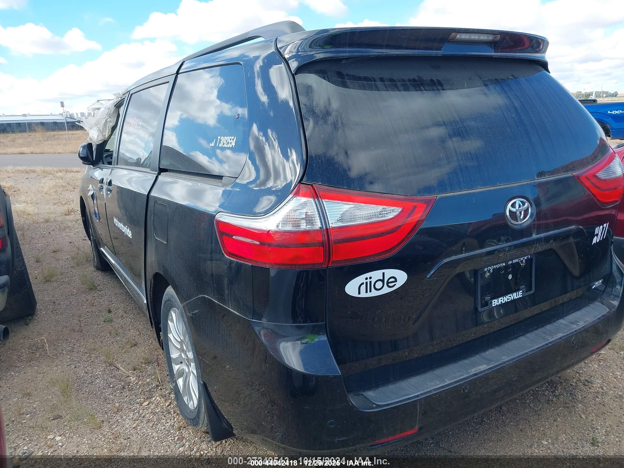TOYOTA SIENNA image 3