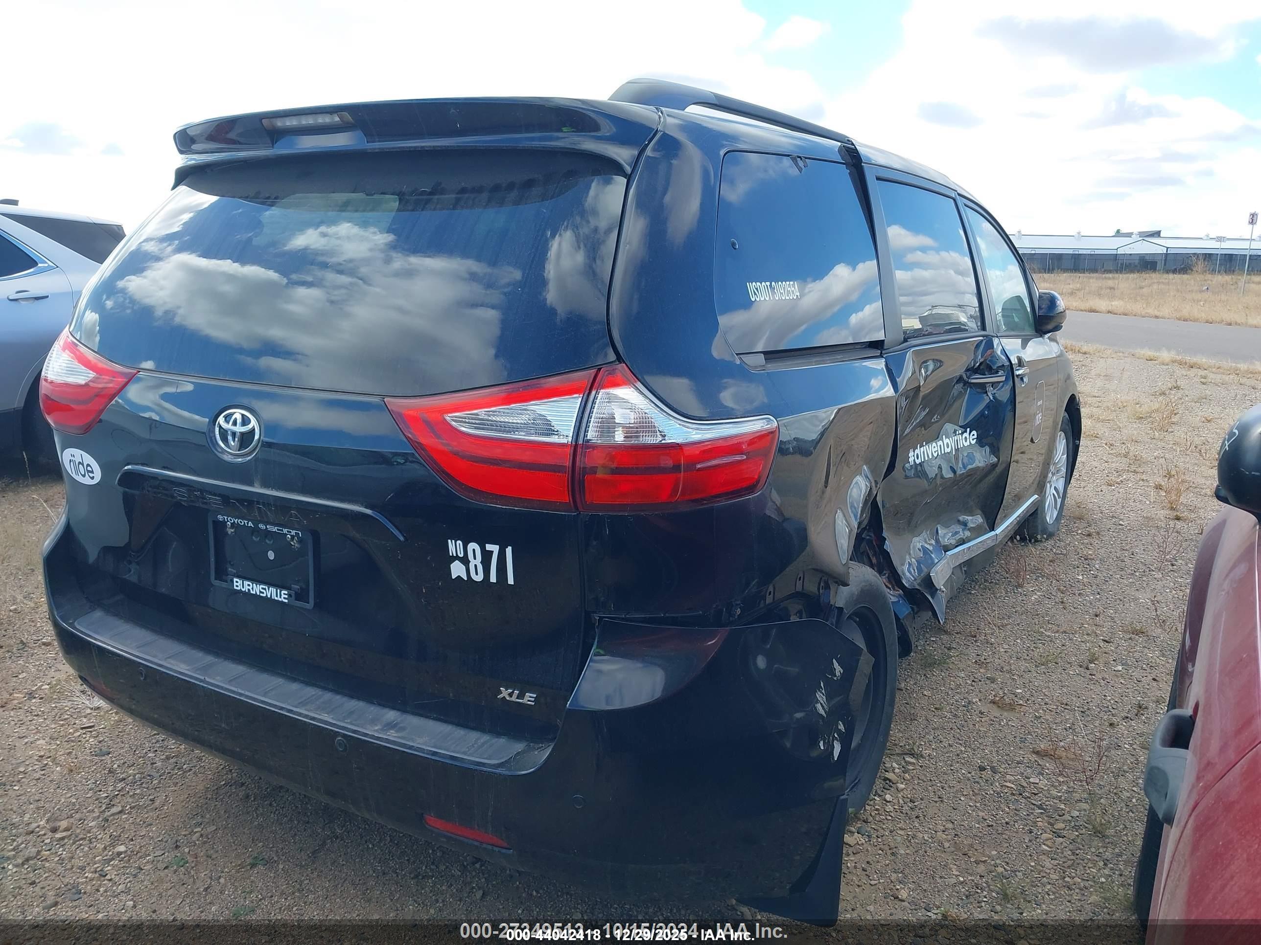 TOYOTA SIENNA image 4