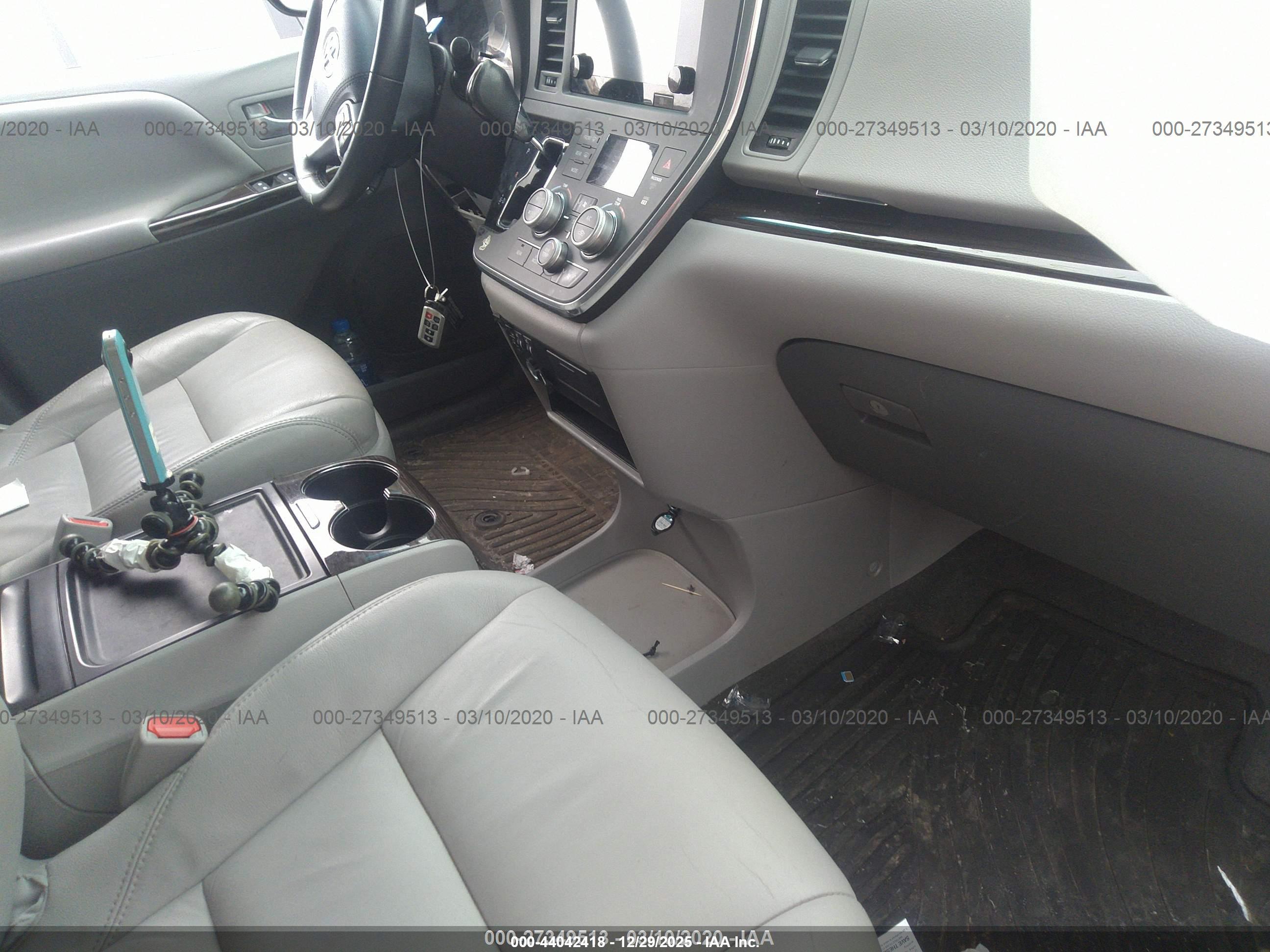 TOYOTA SIENNA image 5