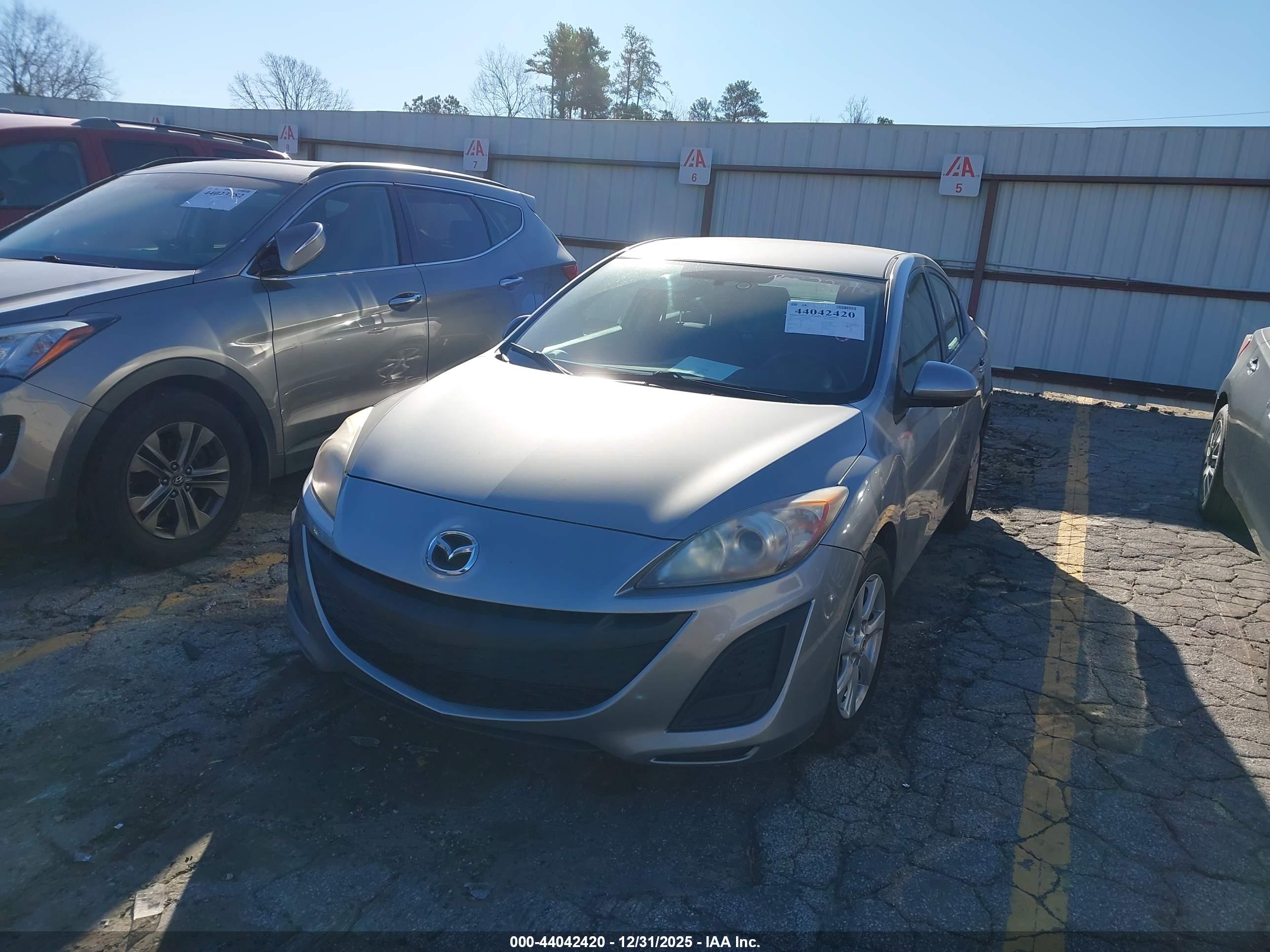 MAZDA MAZDA3 image 2