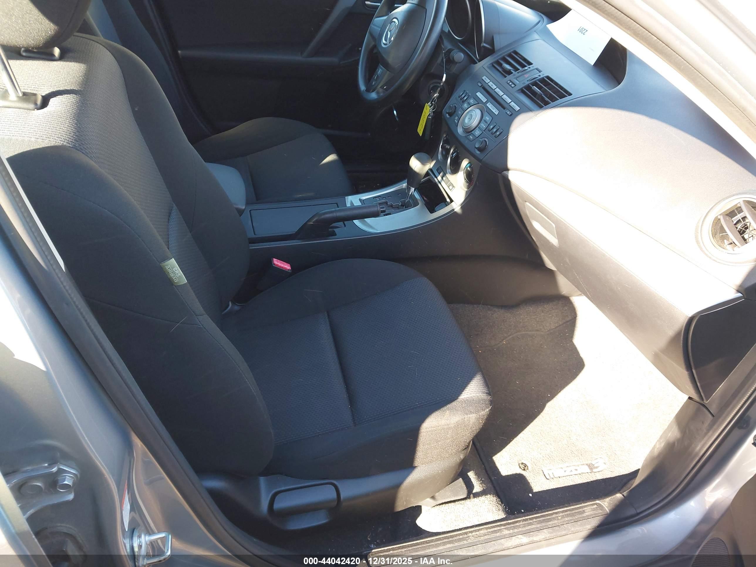 MAZDA MAZDA3 image 5