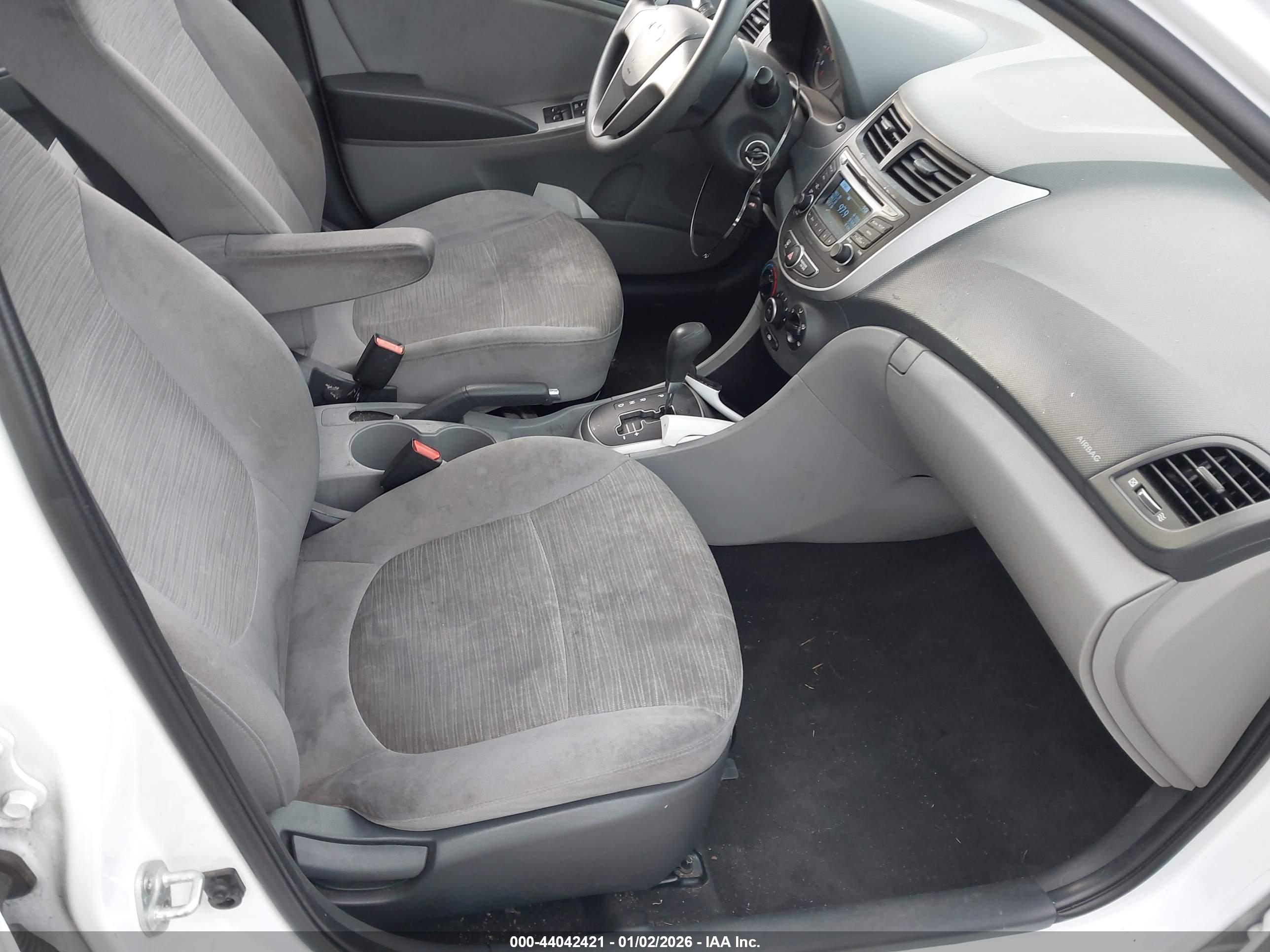HYUNDAI ACCENT image 5