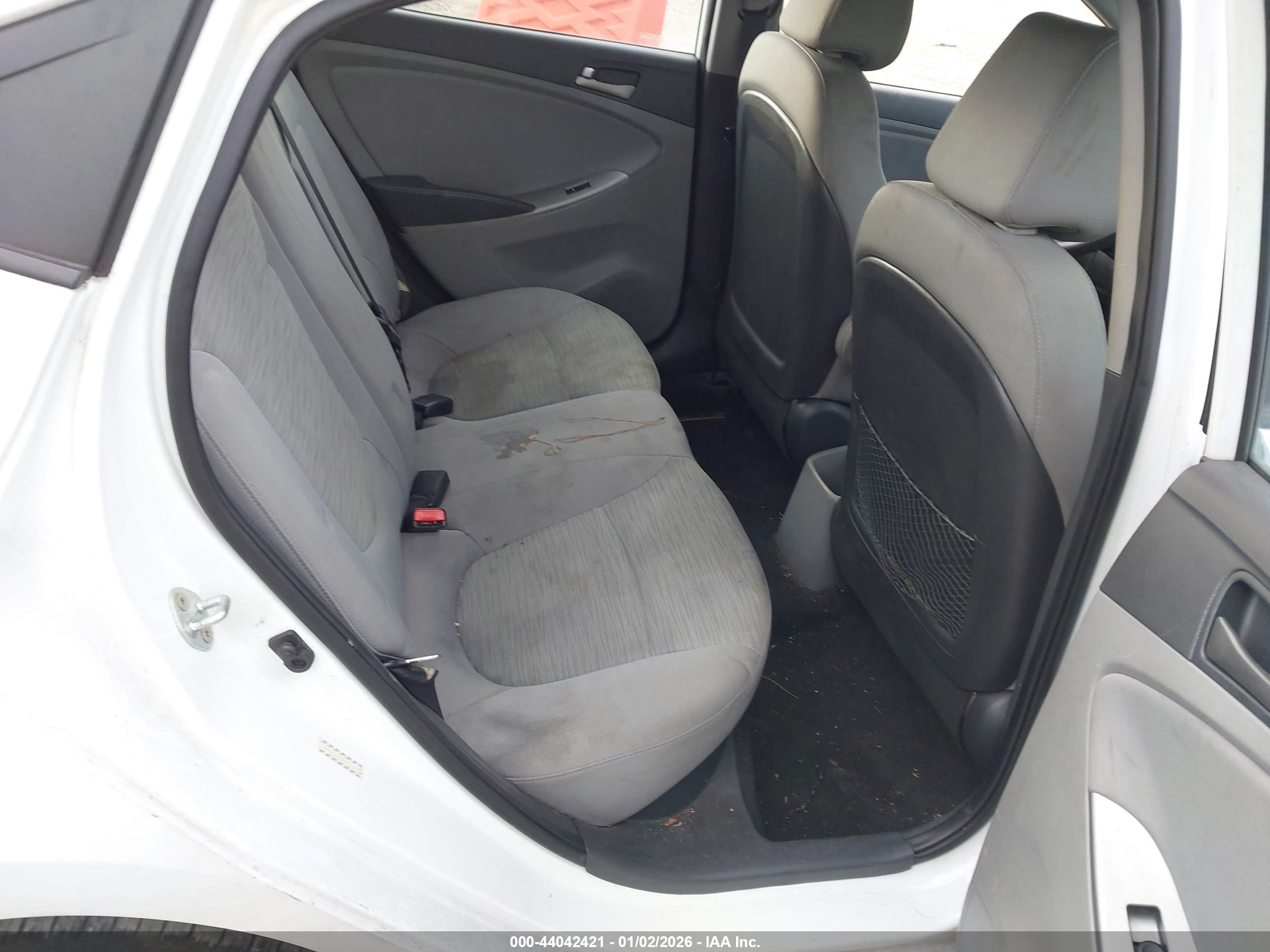 HYUNDAI ACCENT image 8