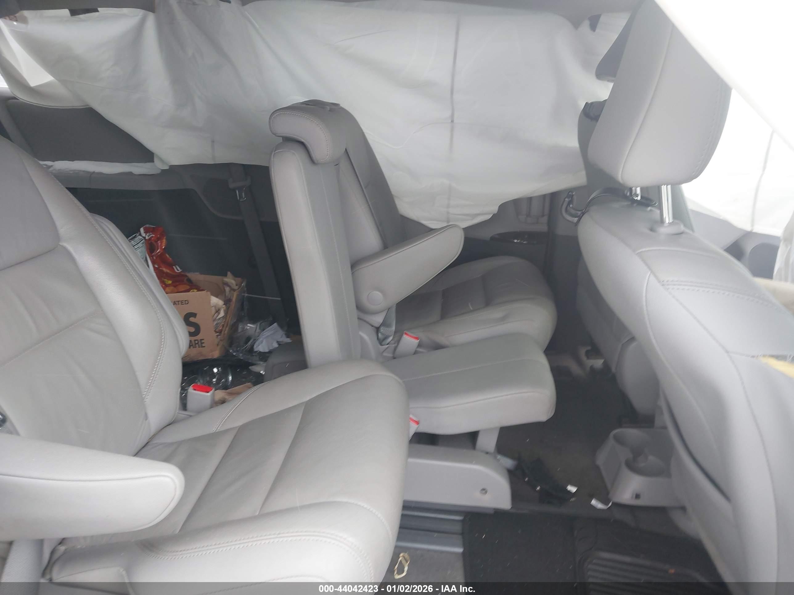 TOYOTA SIENNA image 8