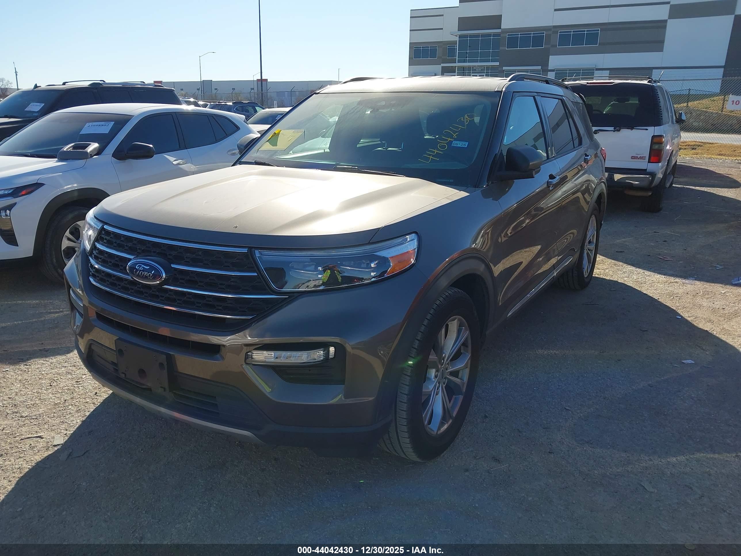 FORD EXPLORER image 2