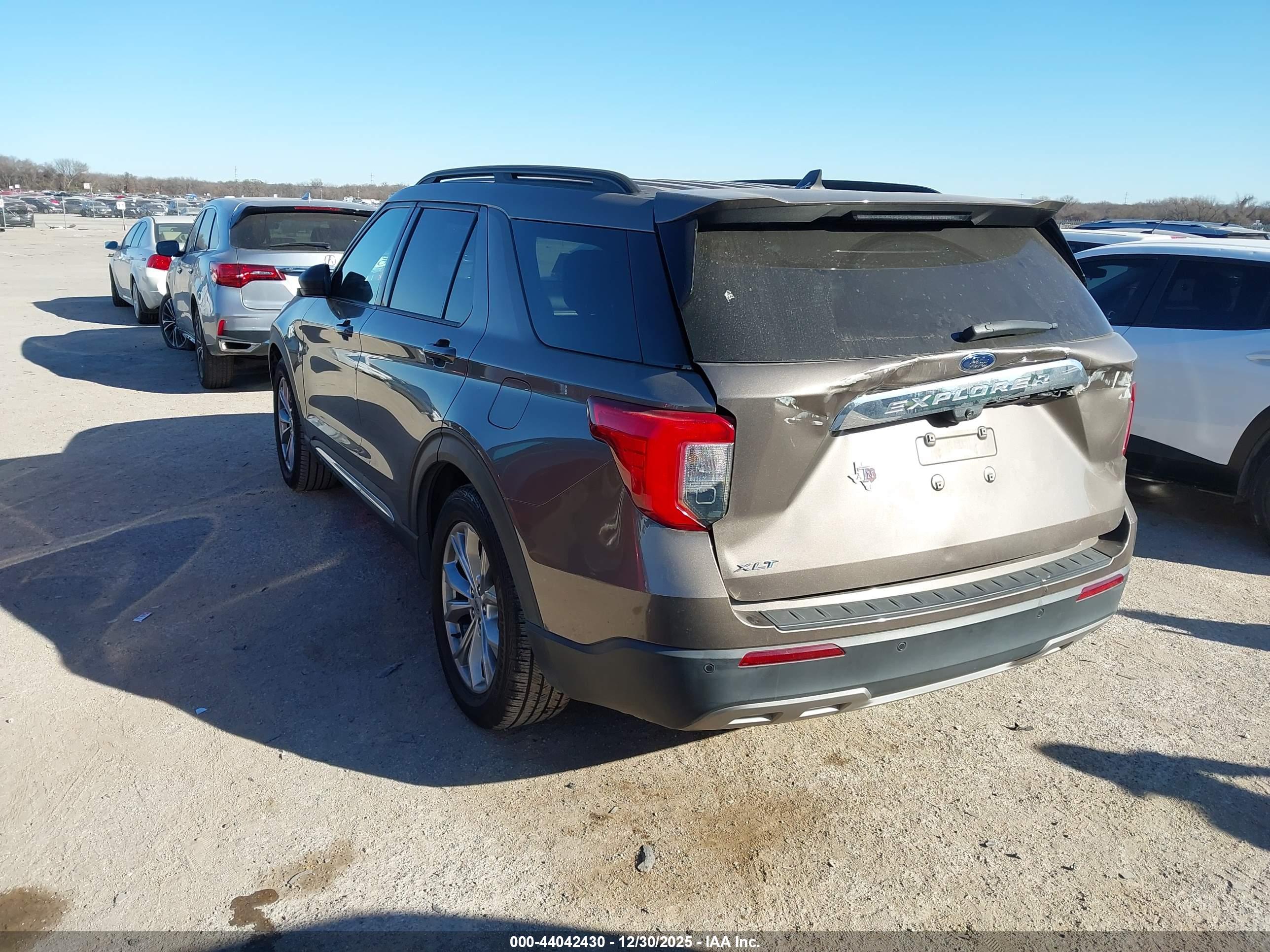 FORD EXPLORER image 3