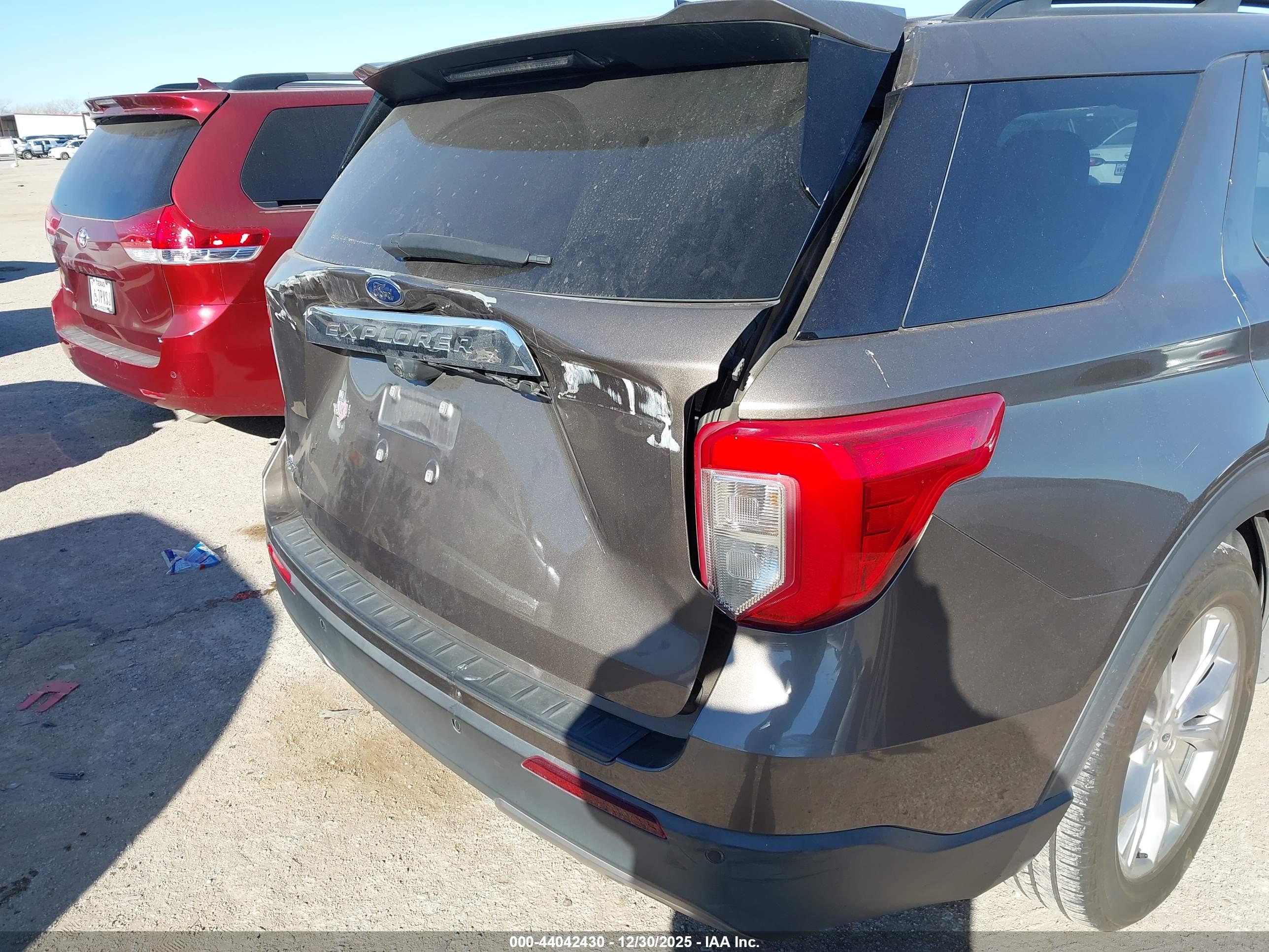 FORD EXPLORER image 6