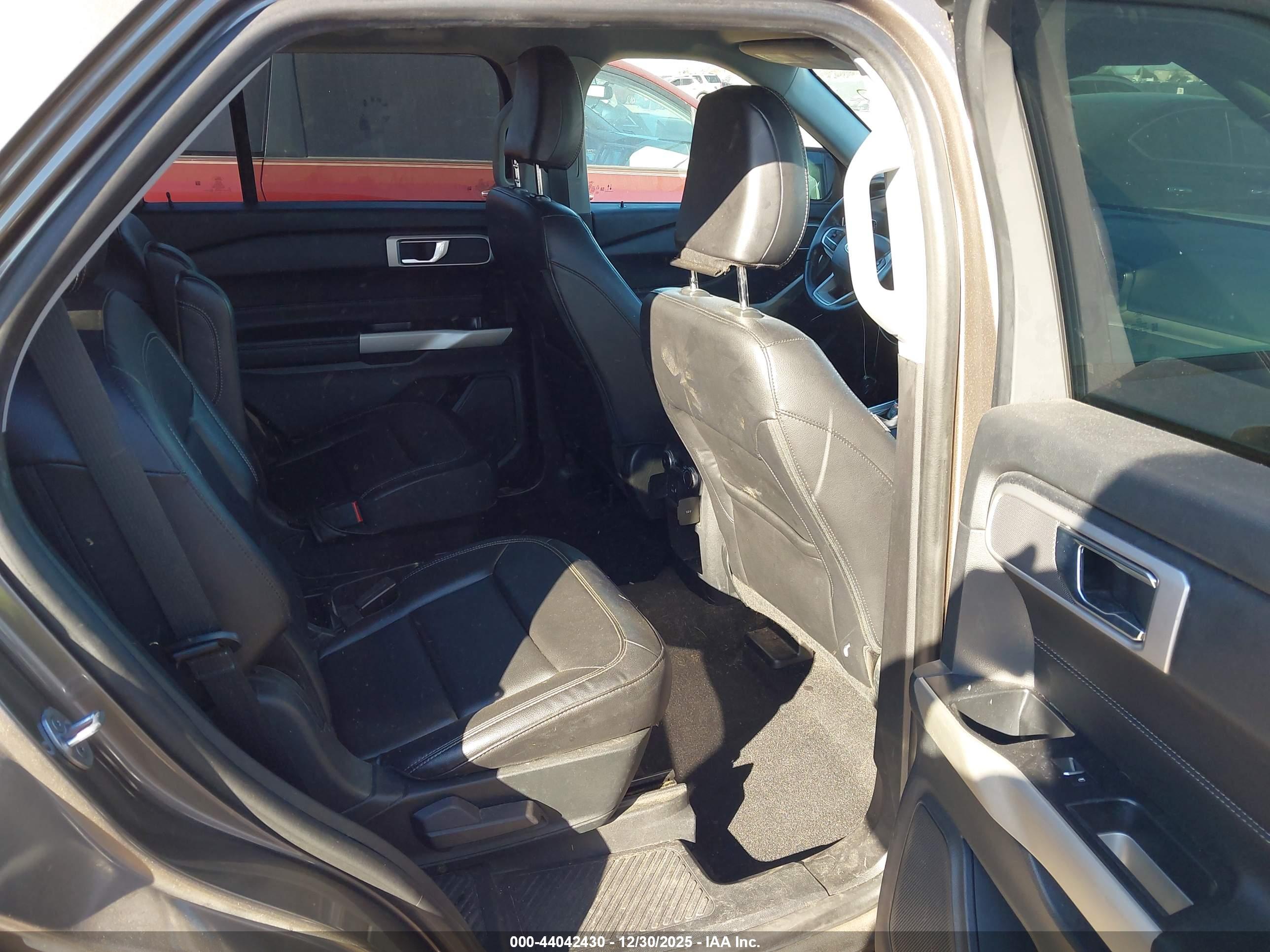 FORD EXPLORER image 8