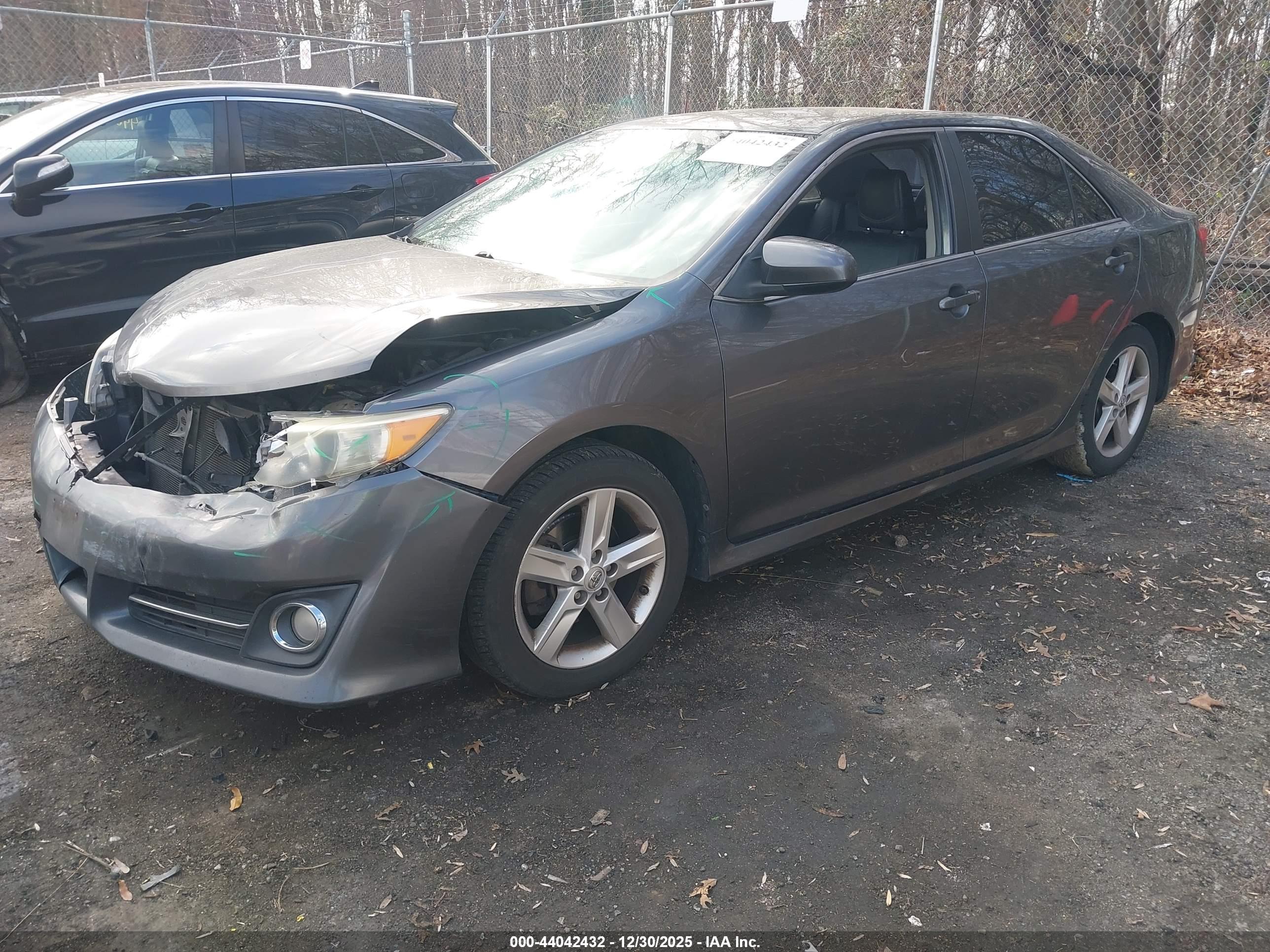 TOYOTA CAMRY image 2