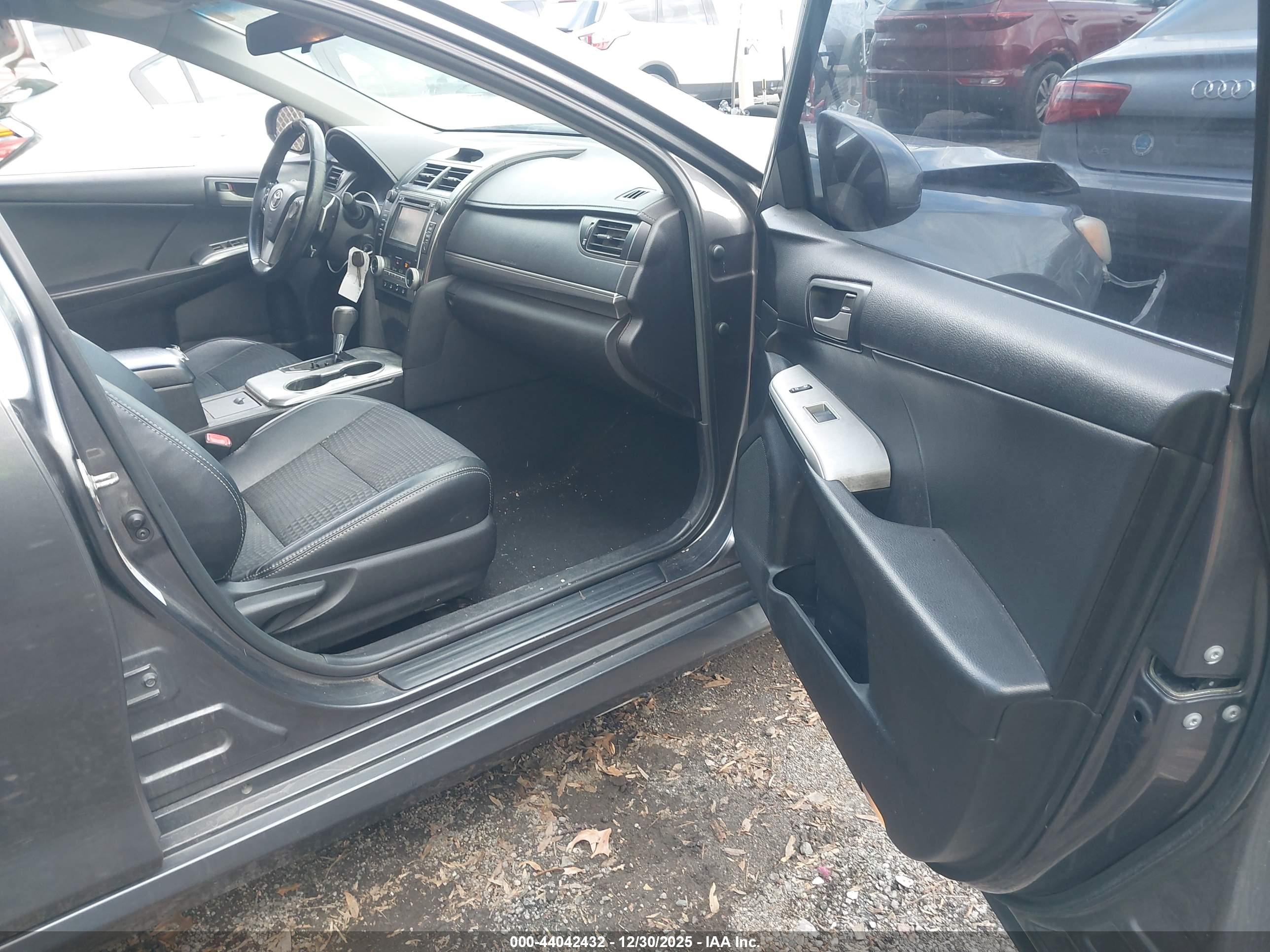 TOYOTA CAMRY image 5