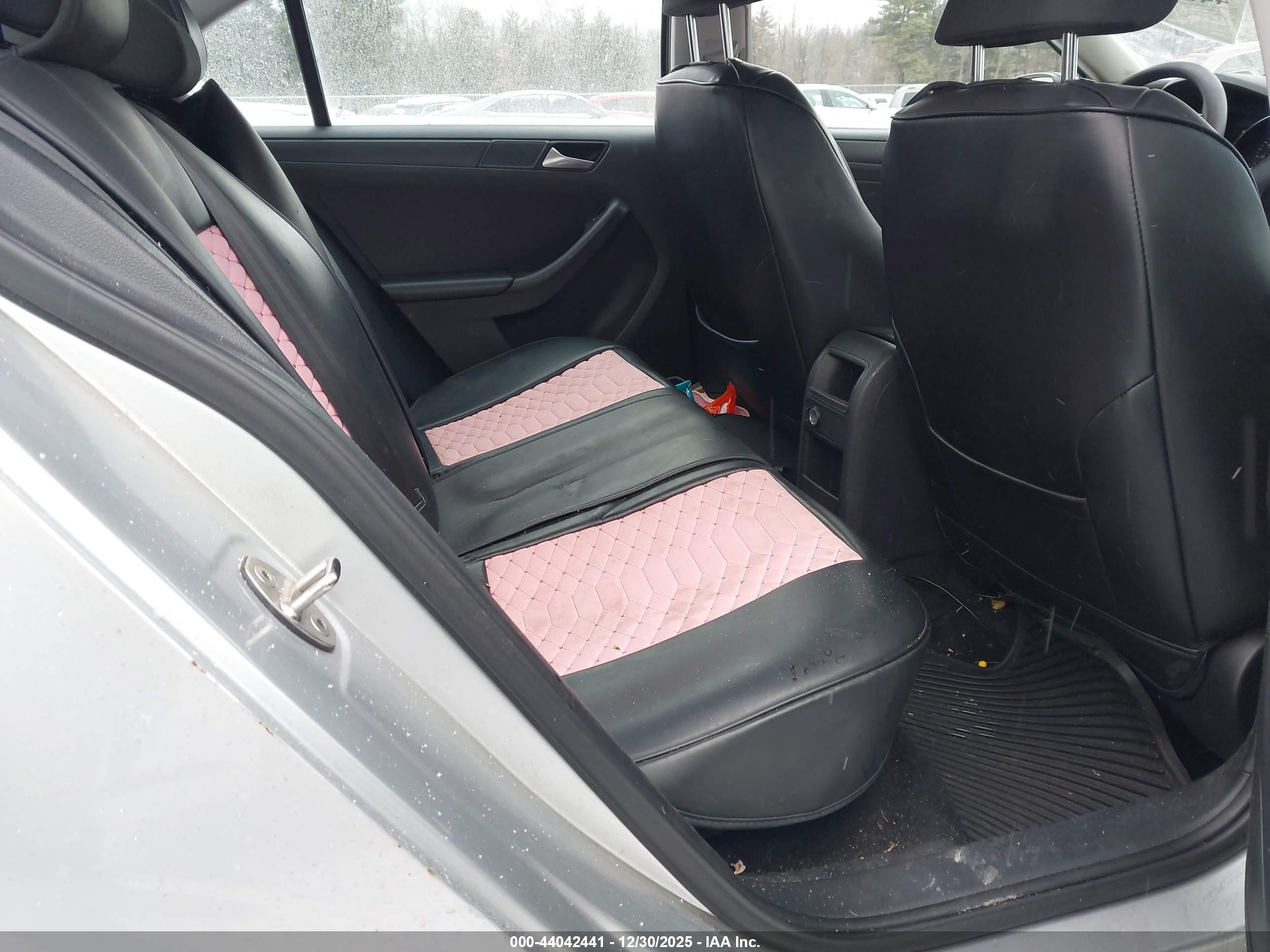 VOLKSWAGEN JETTA image 8