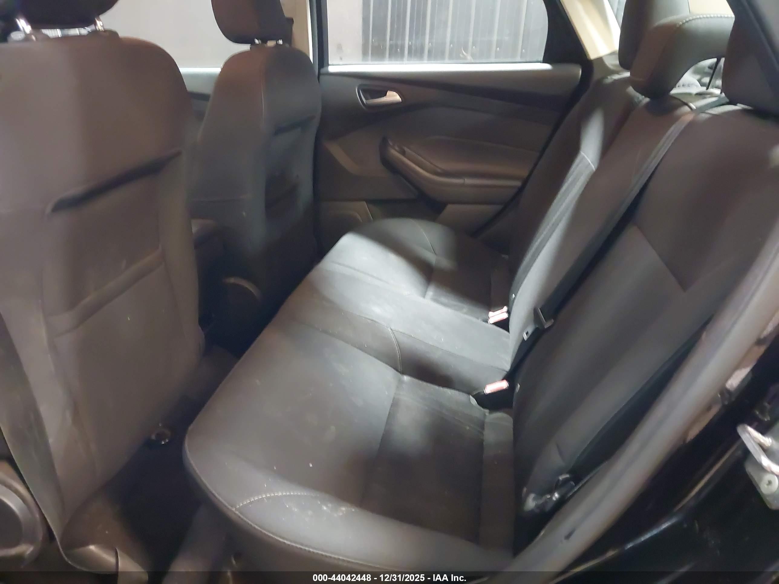 FORD FOCUS image 8
