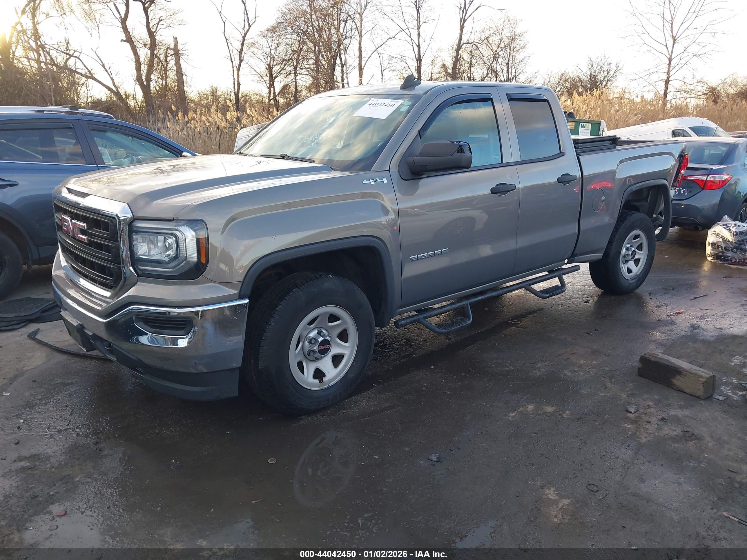 GMC SIERRA image 2