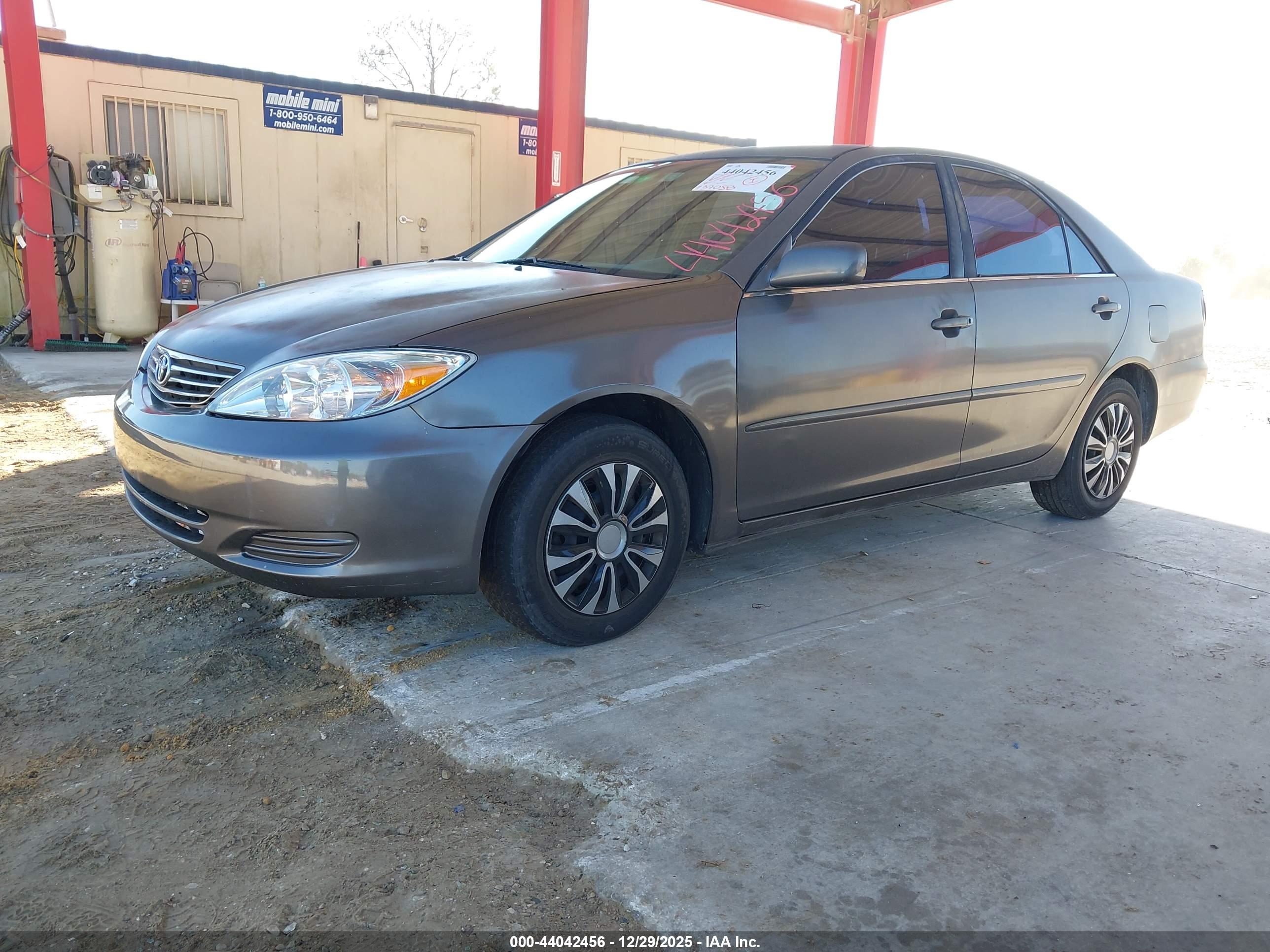 TOYOTA CAMRY image 2