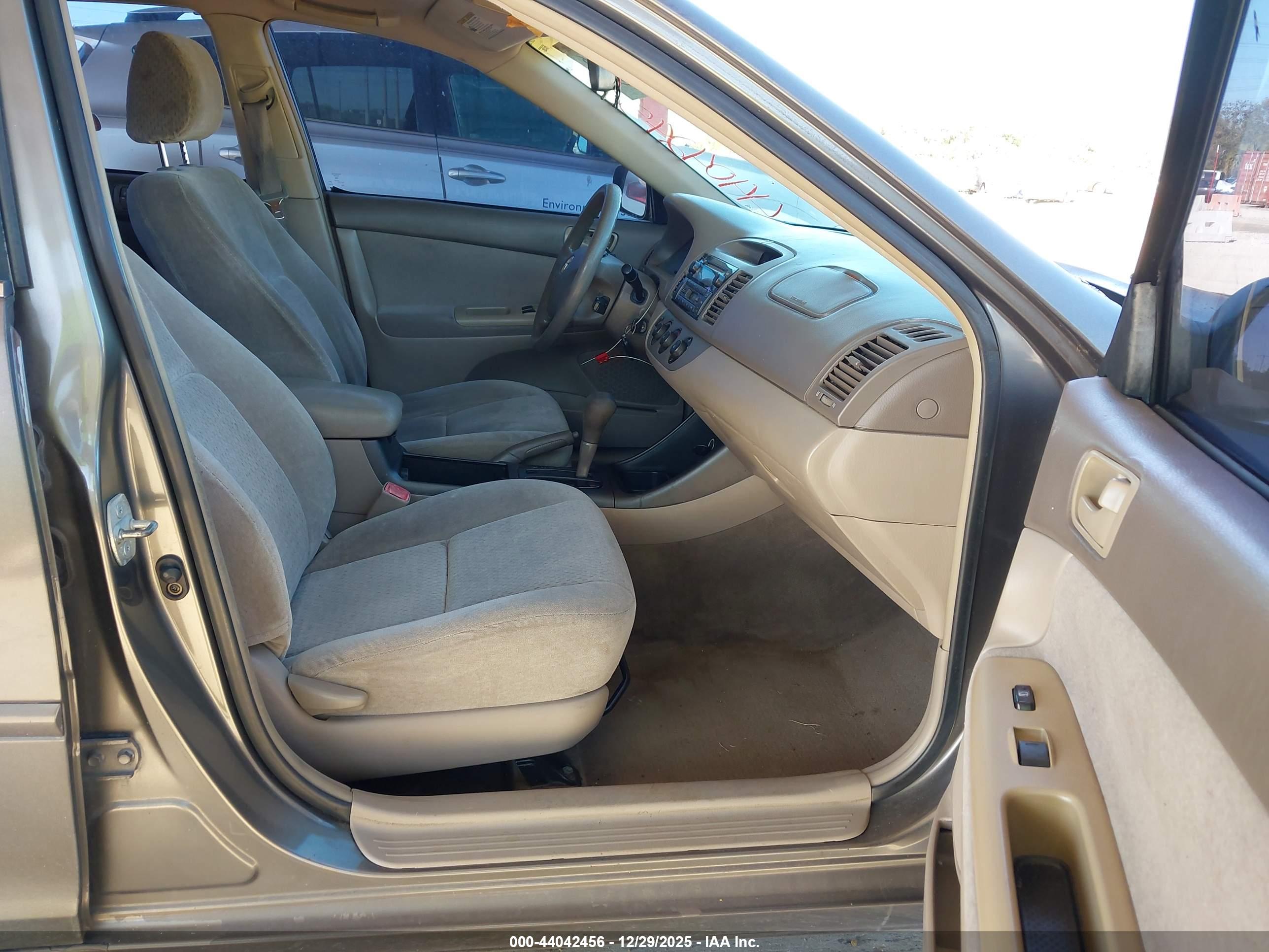TOYOTA CAMRY image 5