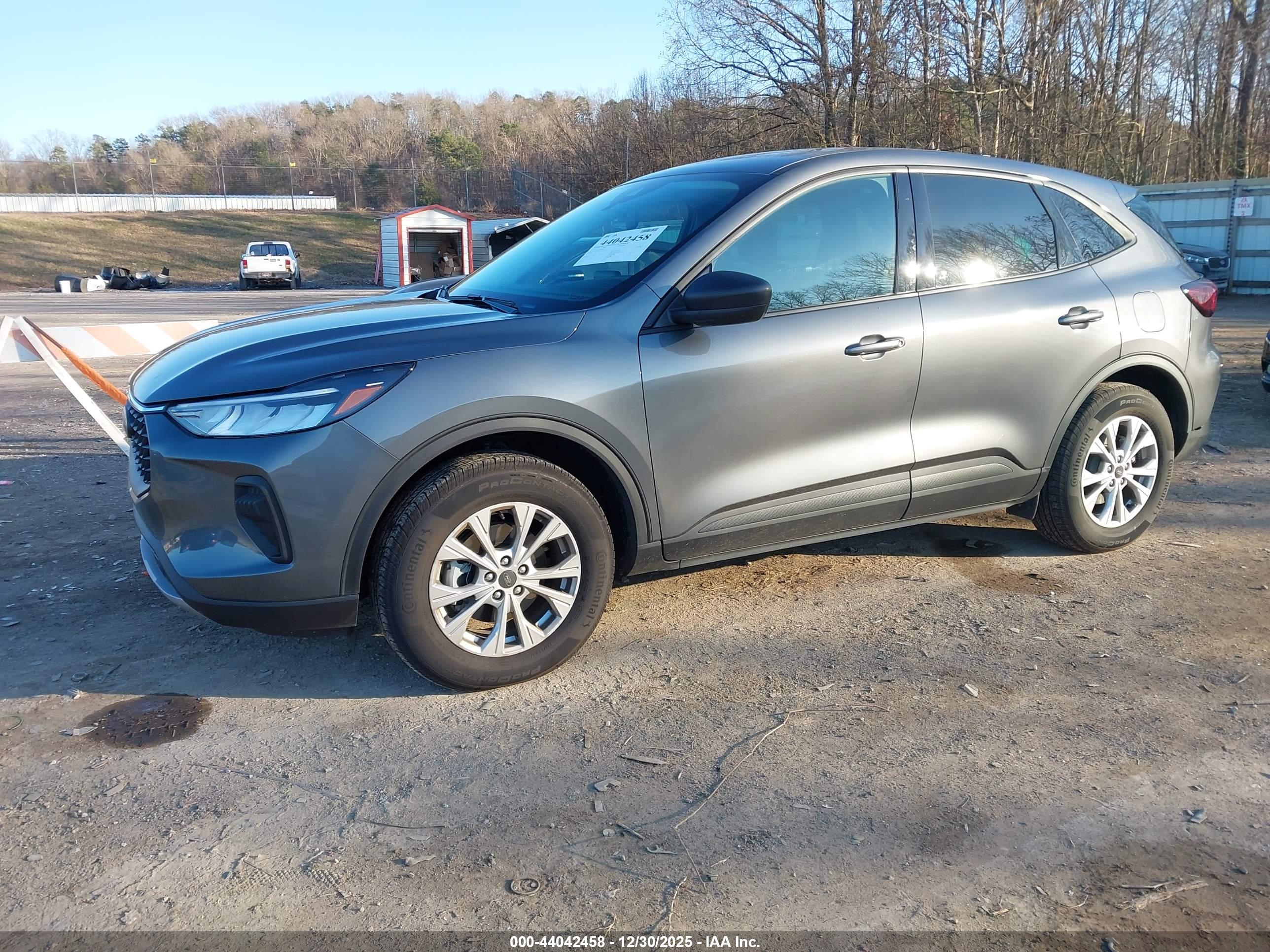 FORD ESCAPE image 2