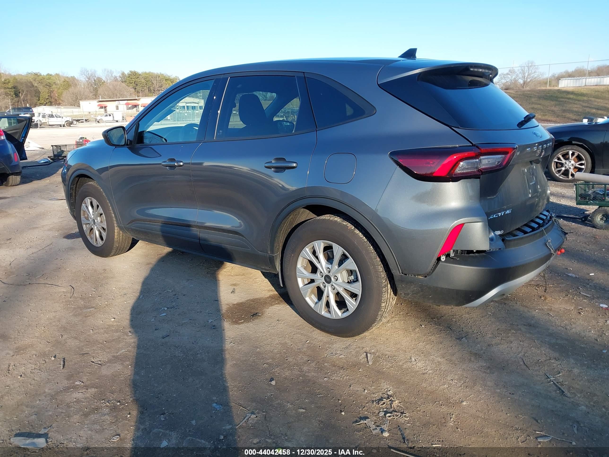 FORD ESCAPE image 3