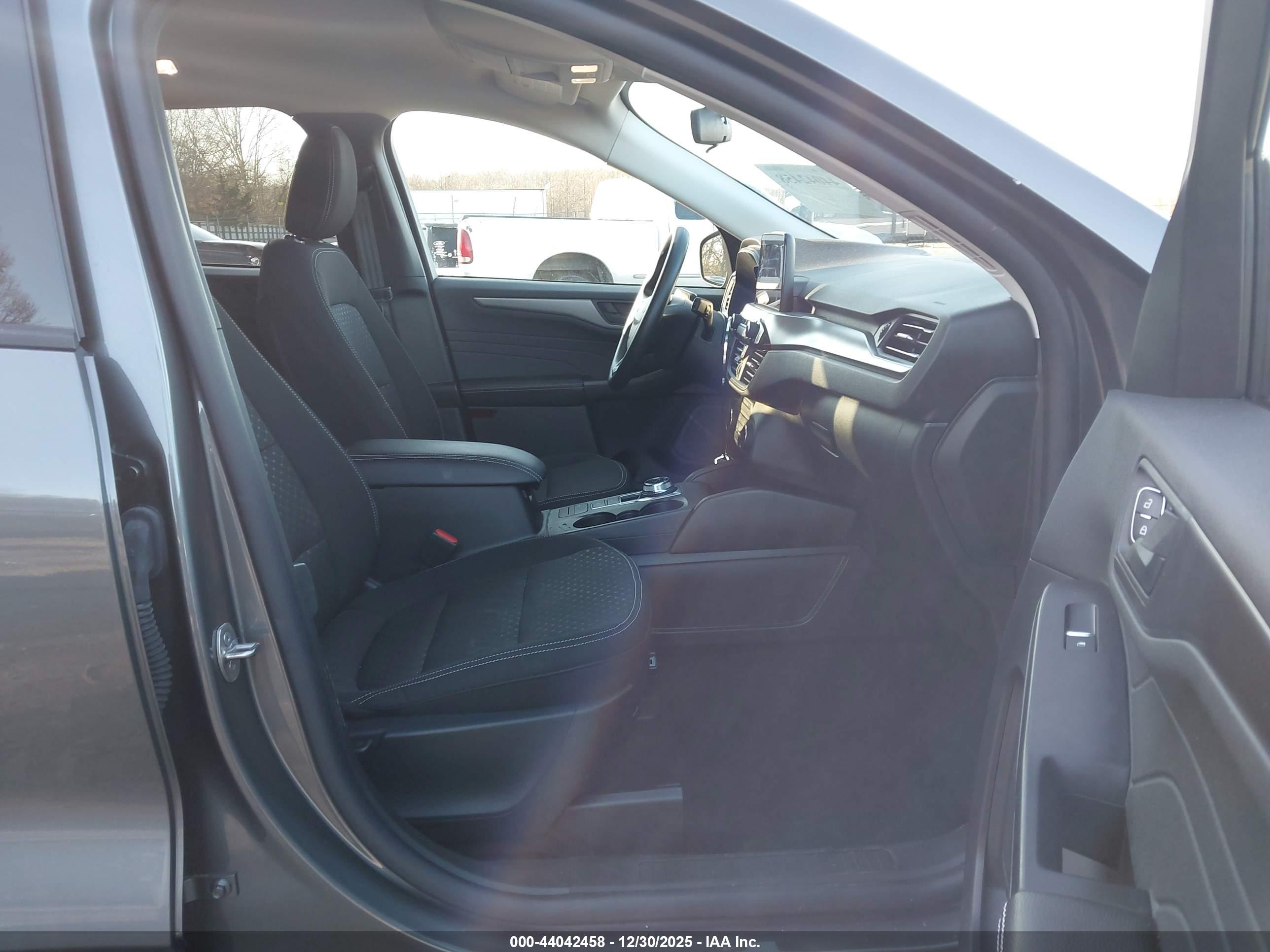 FORD ESCAPE image 5