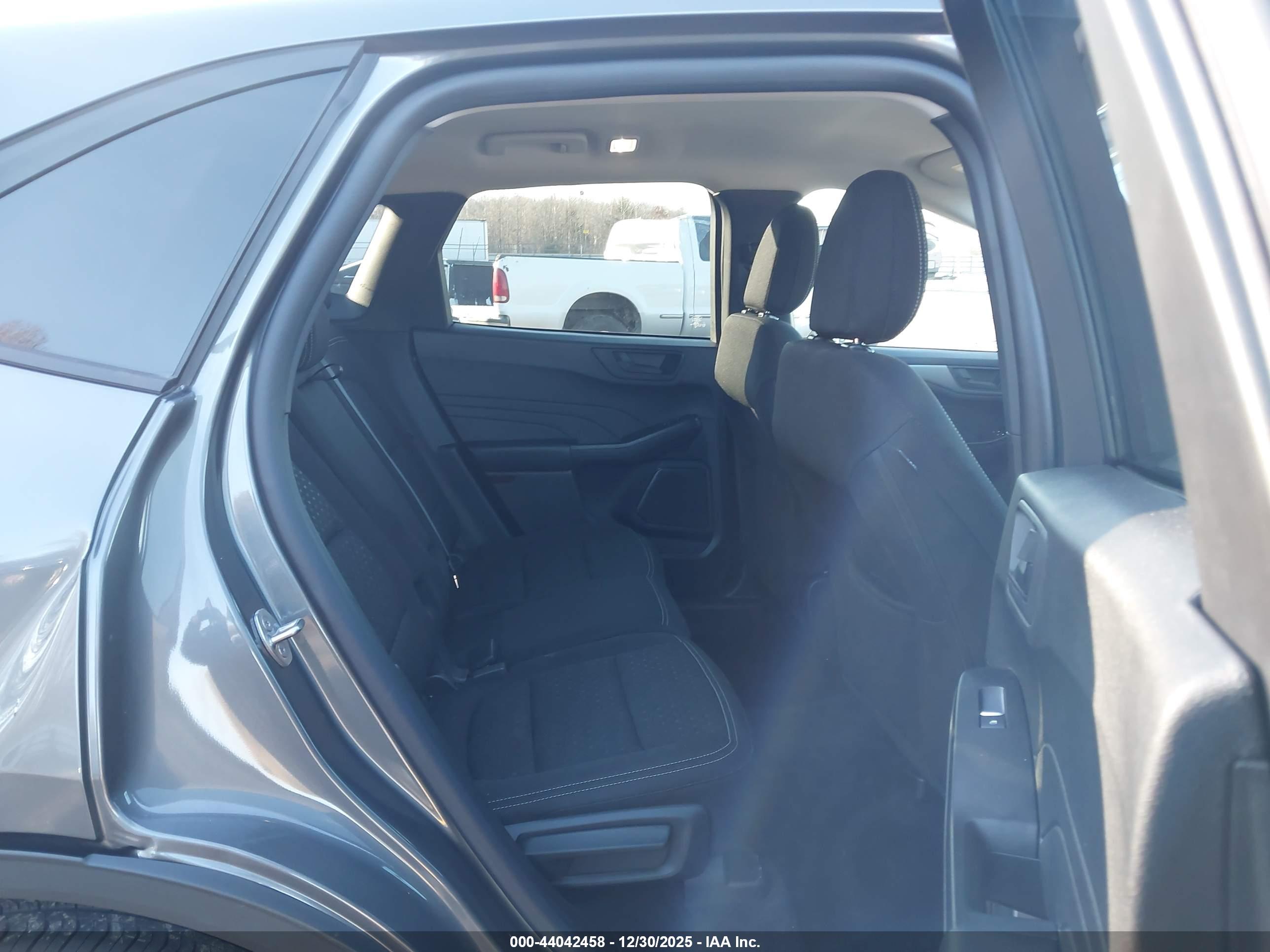 FORD ESCAPE image 8