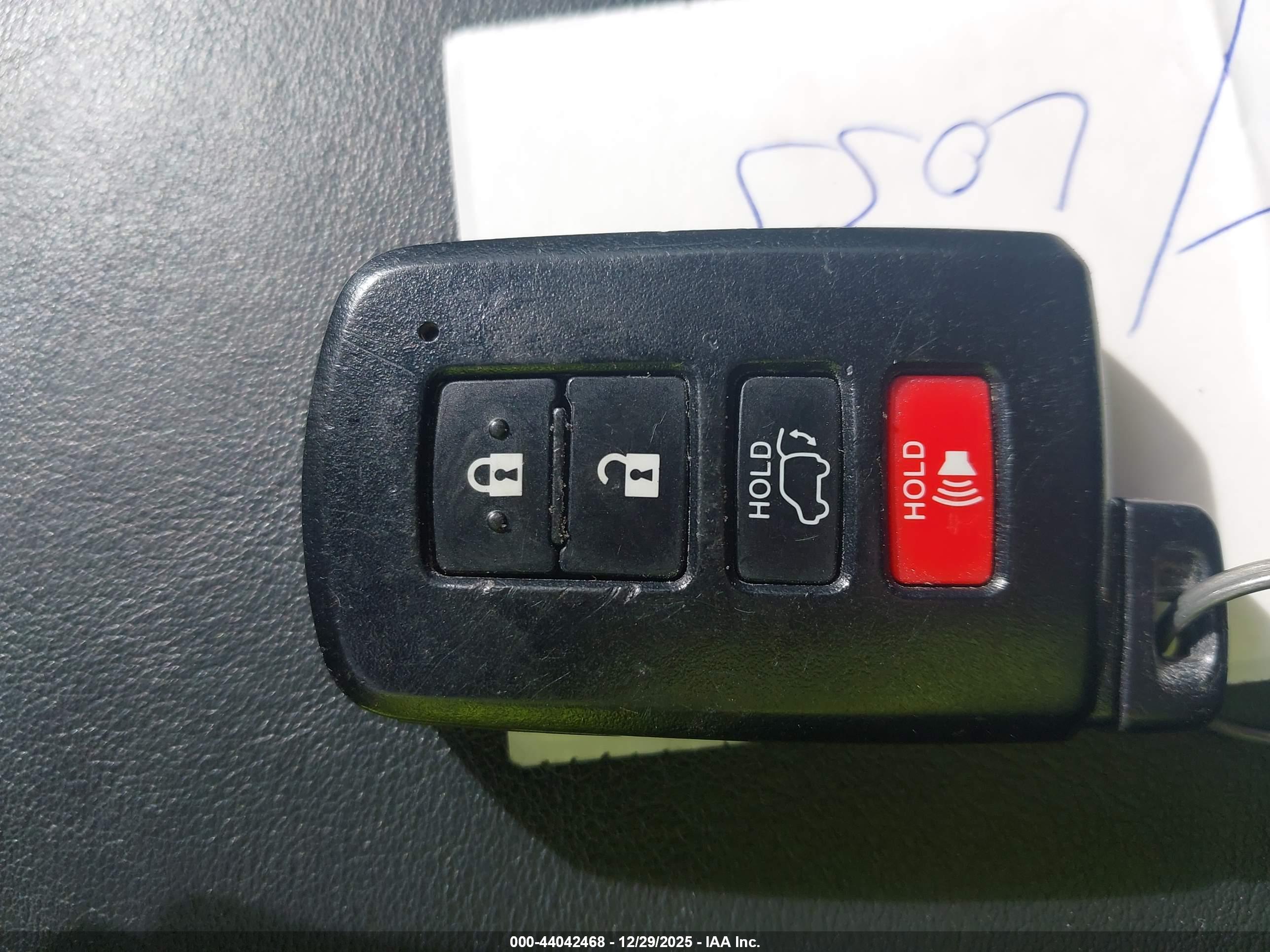 TOYOTA RAV4 image 11