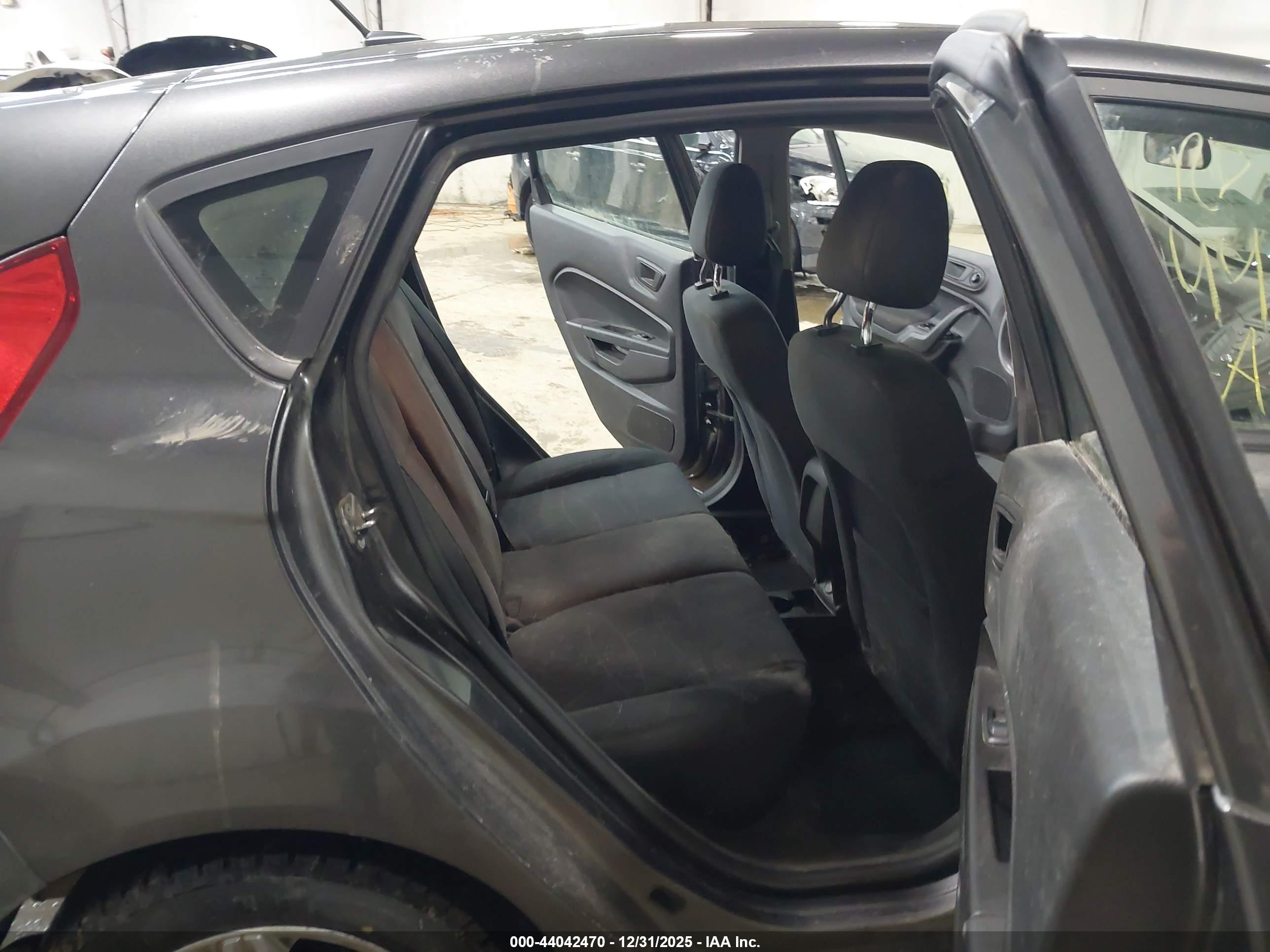 FORD FIESTA image 8
