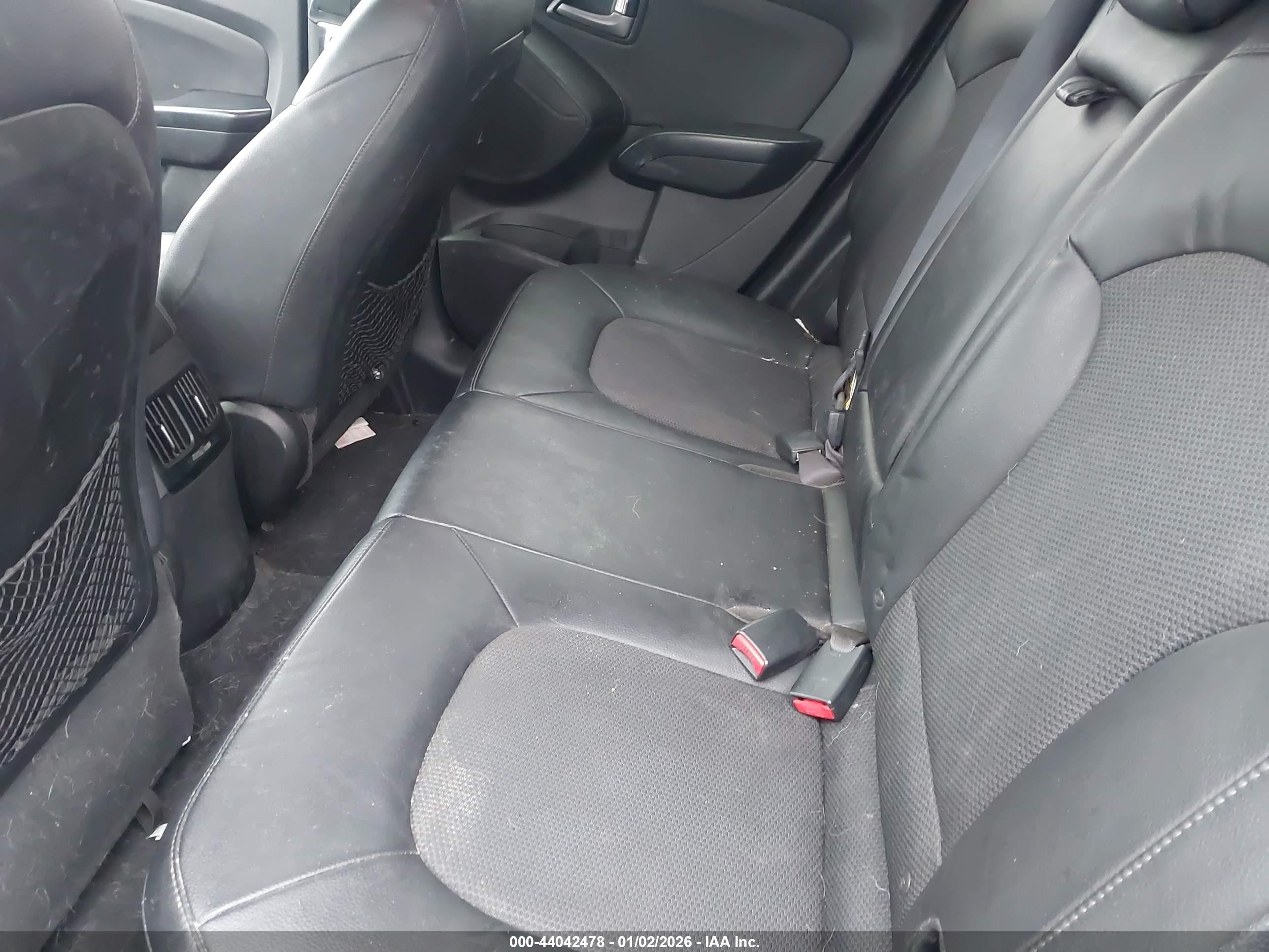 HYUNDAI TUCSON image 8