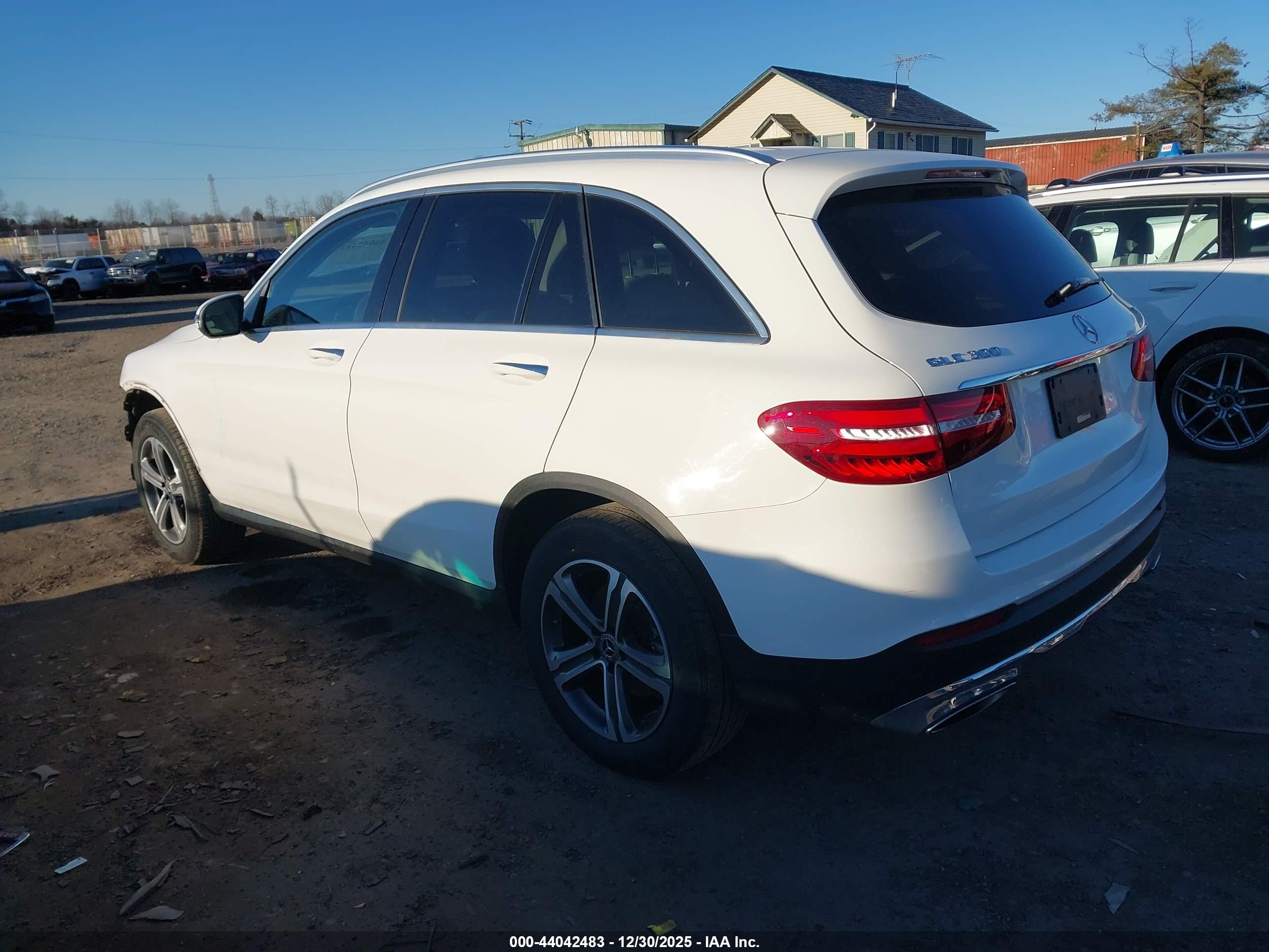 MERCEDES-BENZ GLC image 3
