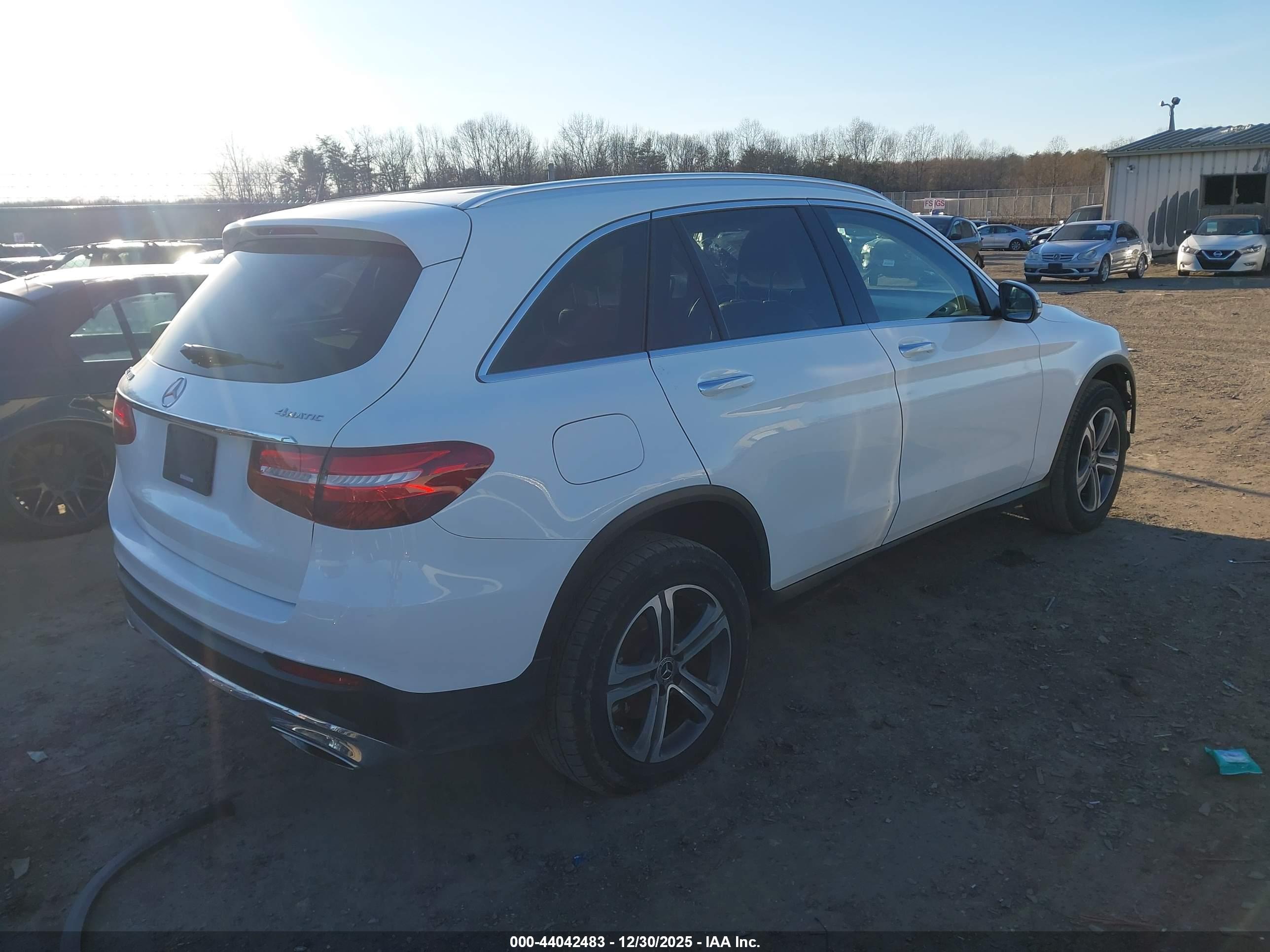 MERCEDES-BENZ GLC image 4