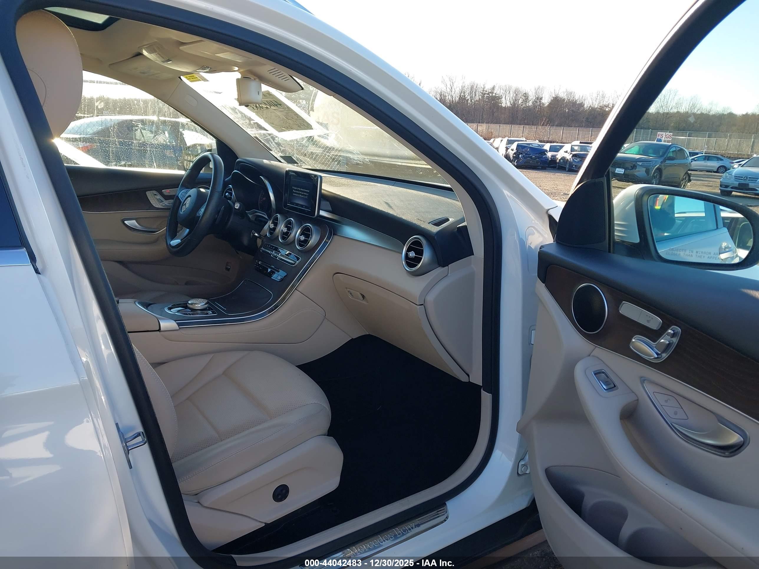 MERCEDES-BENZ GLC image 5