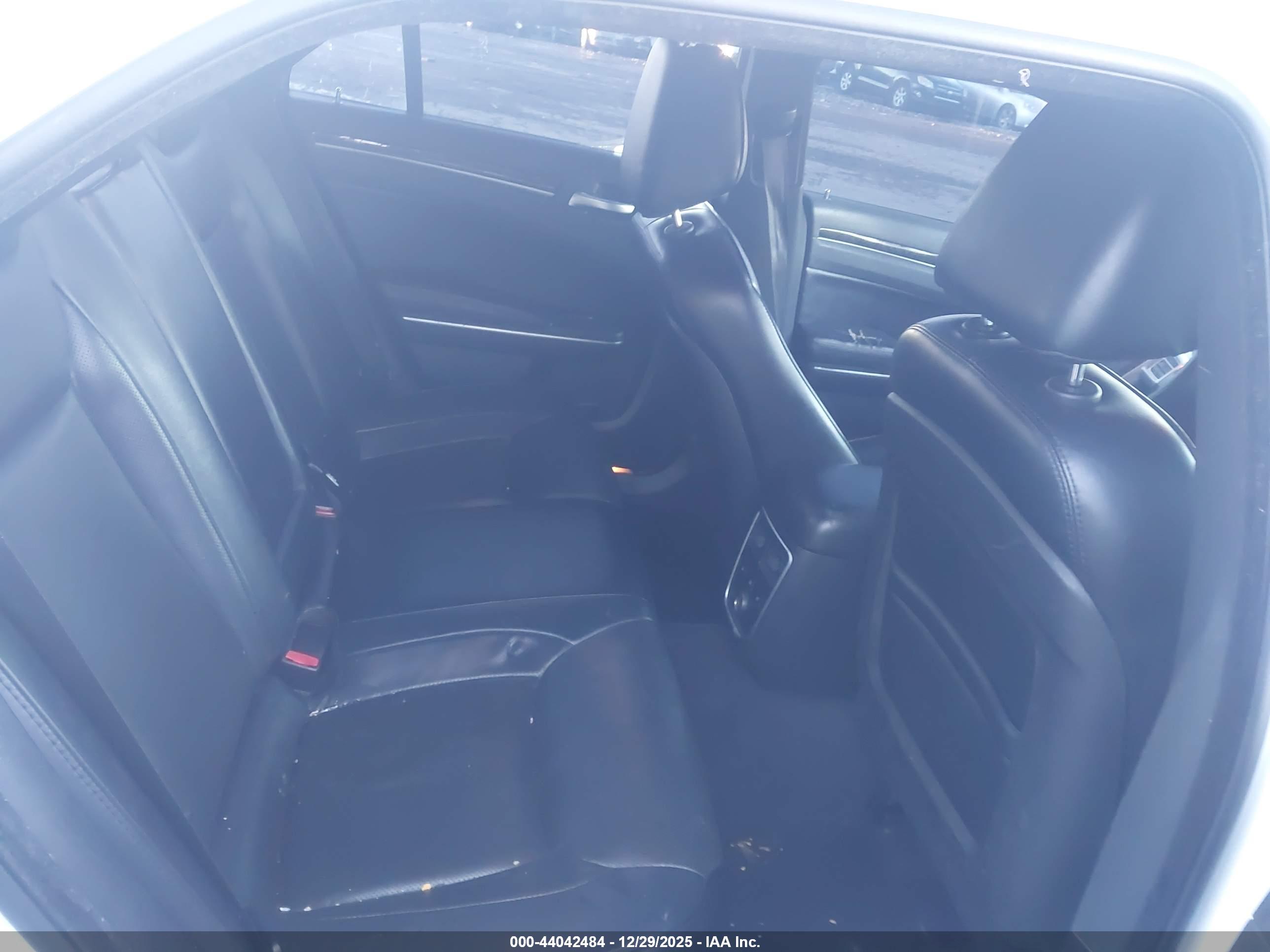 CHRYSLER 300C image 8