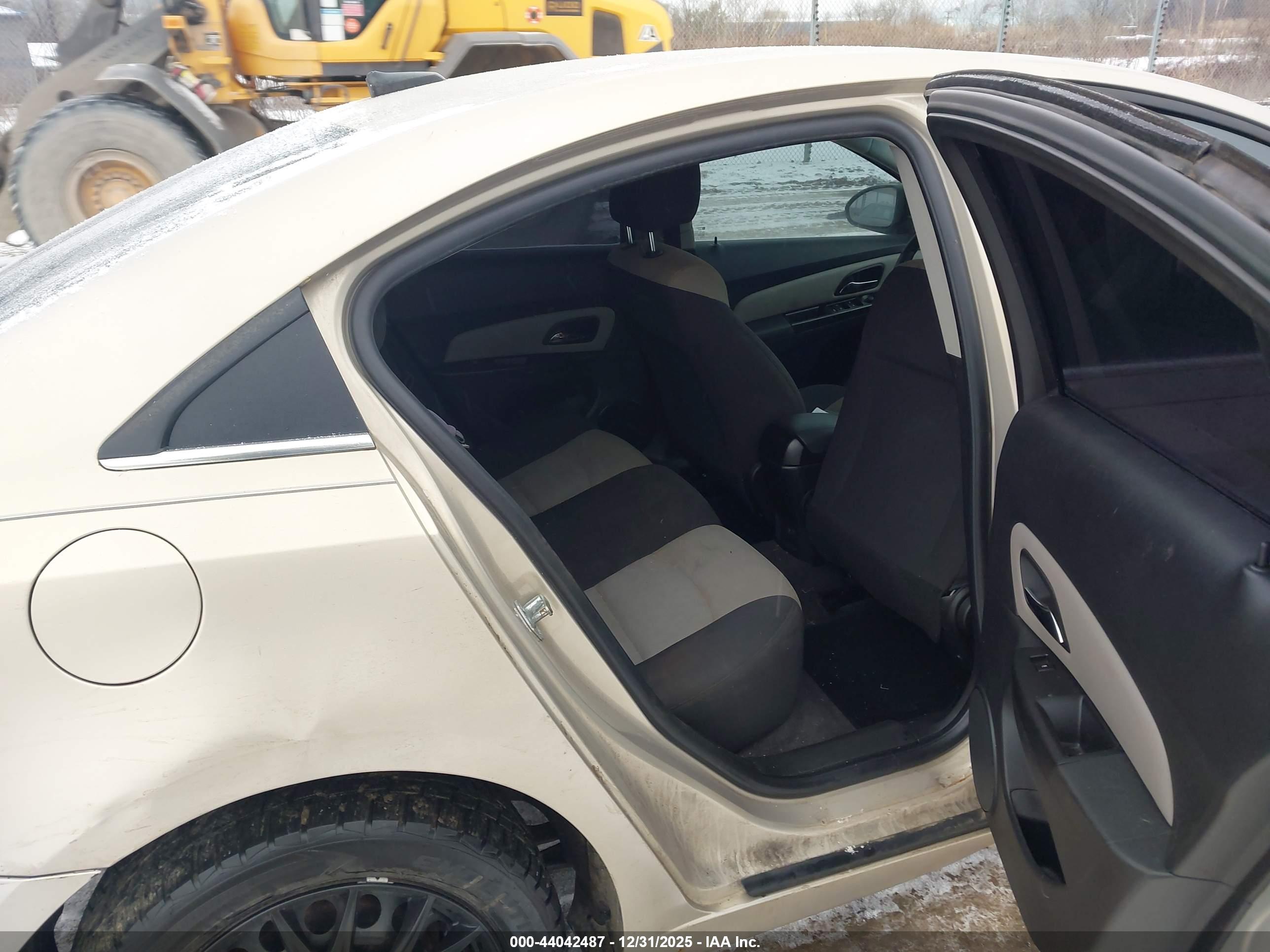 CHEVROLET CRUZE image 8