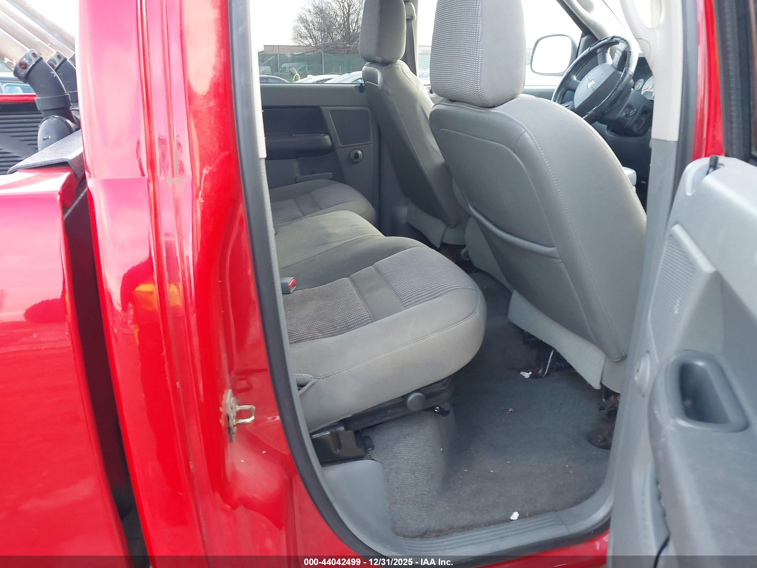 DODGE RAM image 8