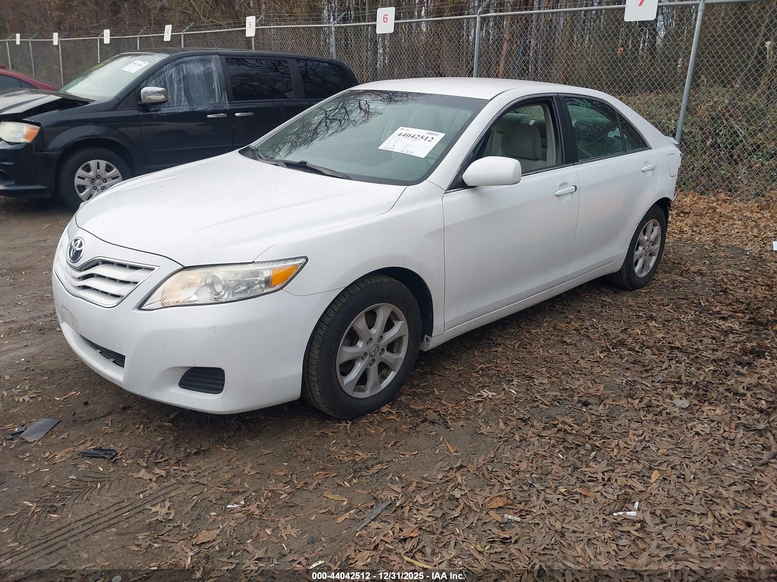 TOYOTA CAMRY image 2