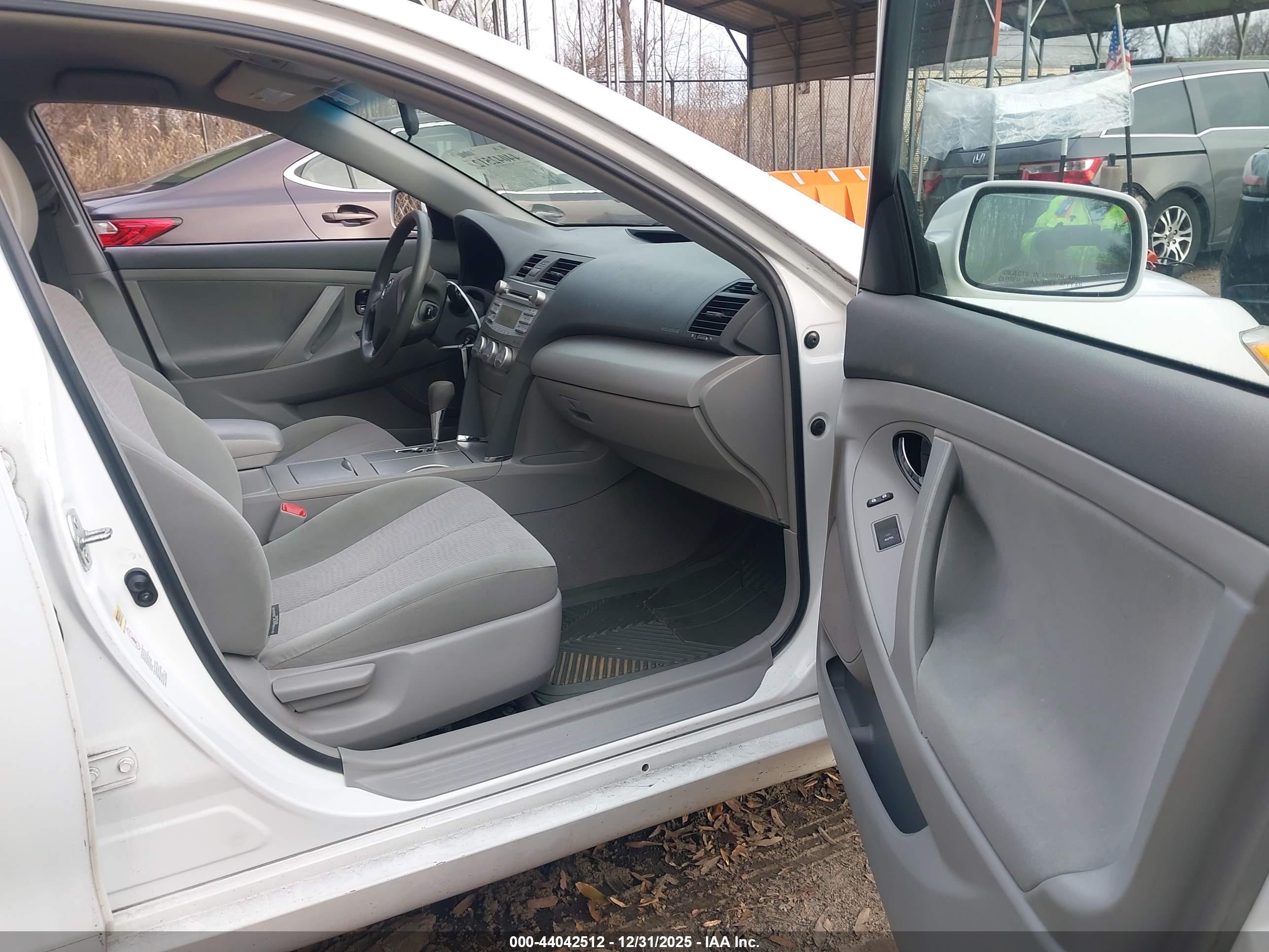 TOYOTA CAMRY image 5