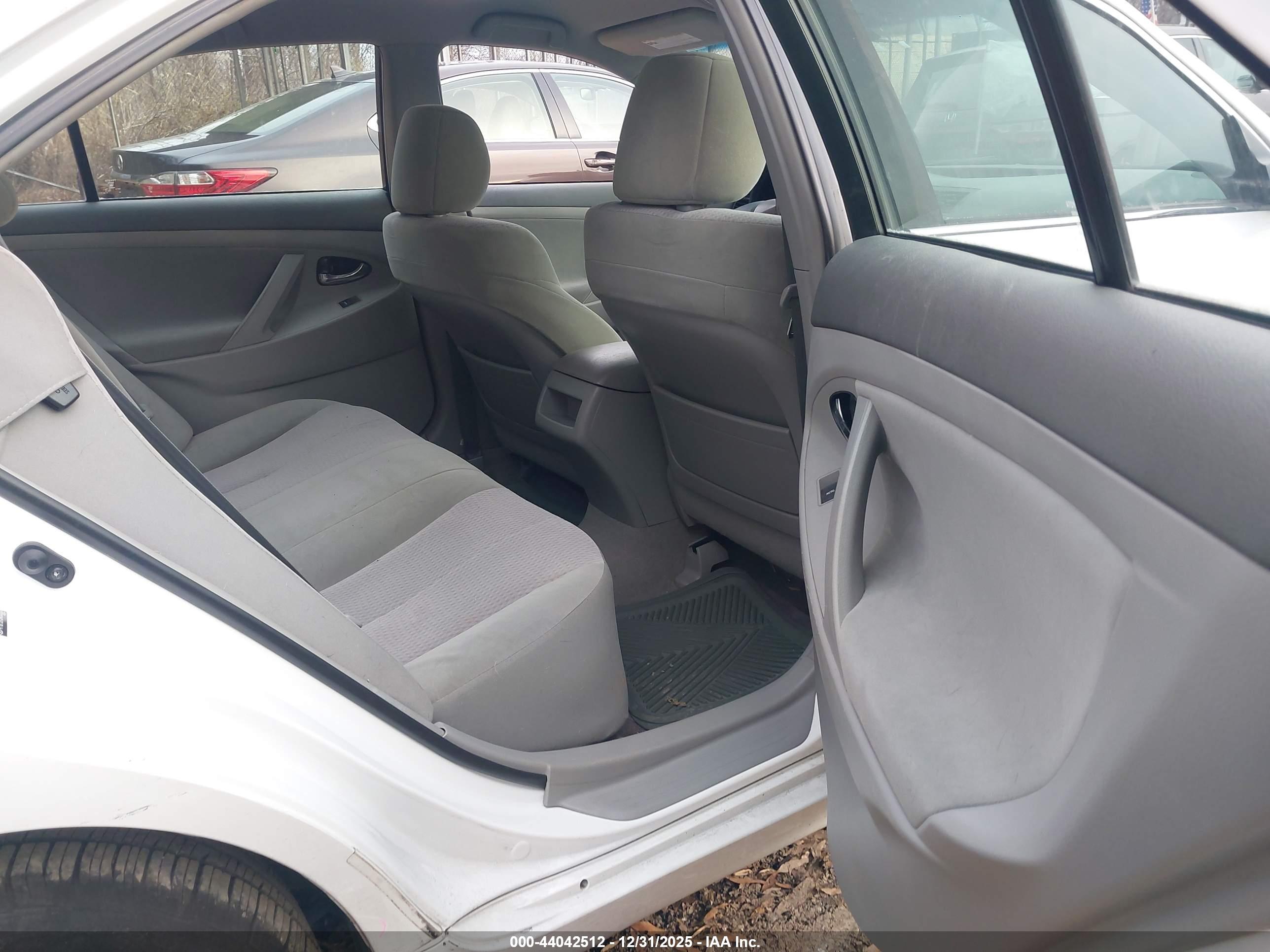 TOYOTA CAMRY image 8