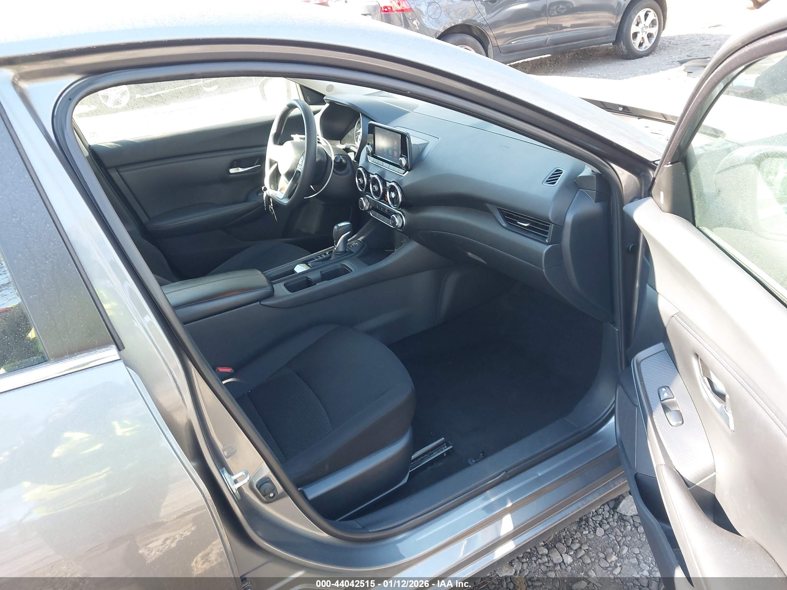 NISSAN SENTRA image 5