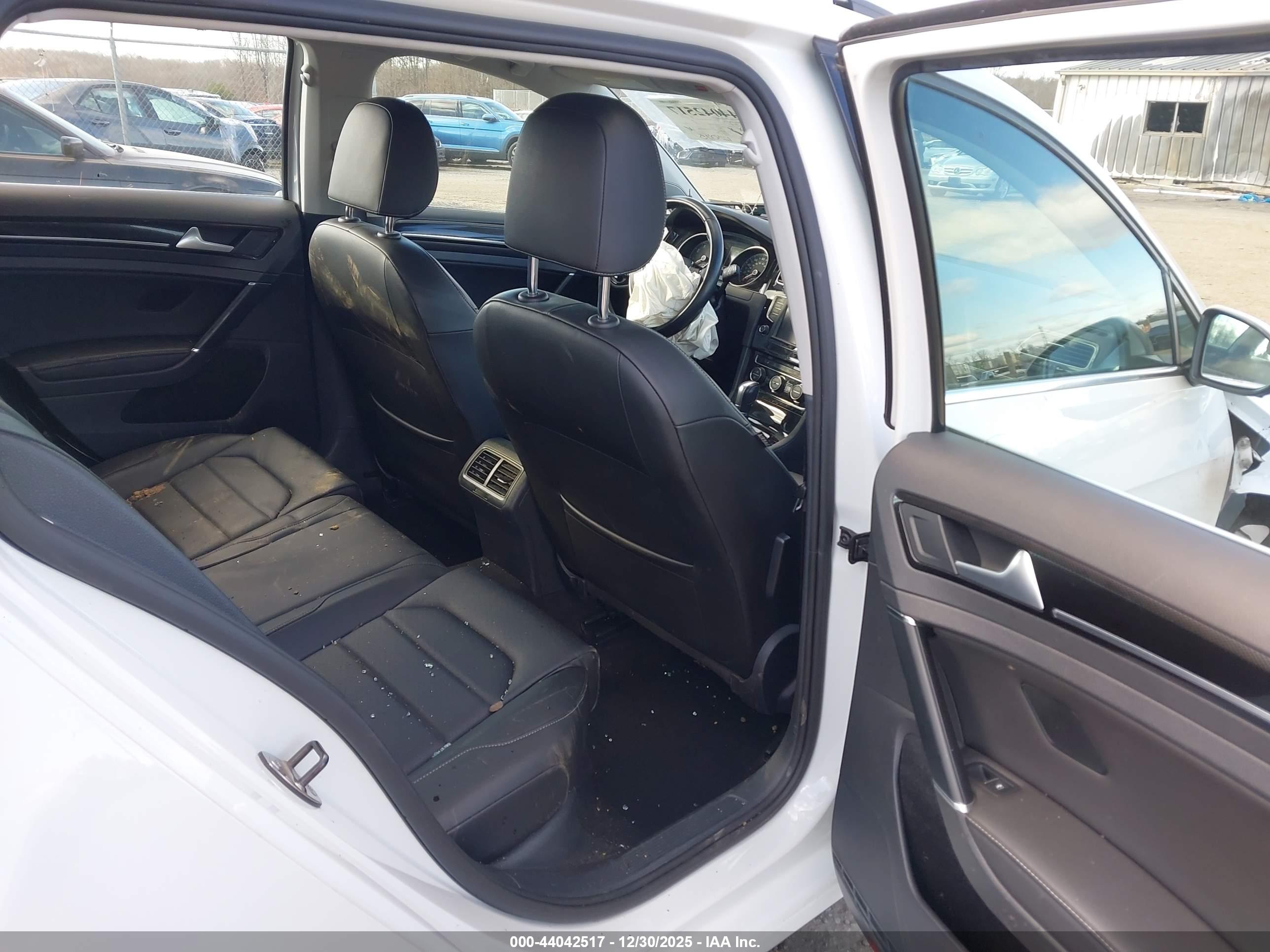 VOLKSWAGEN GOLF image 8