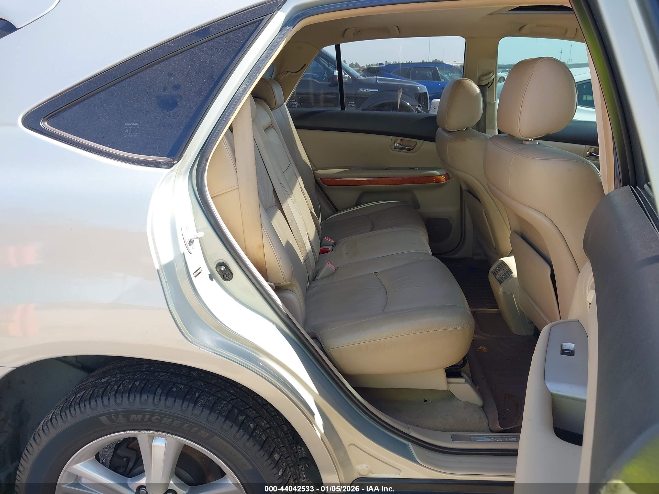 LEXUS RX image 8