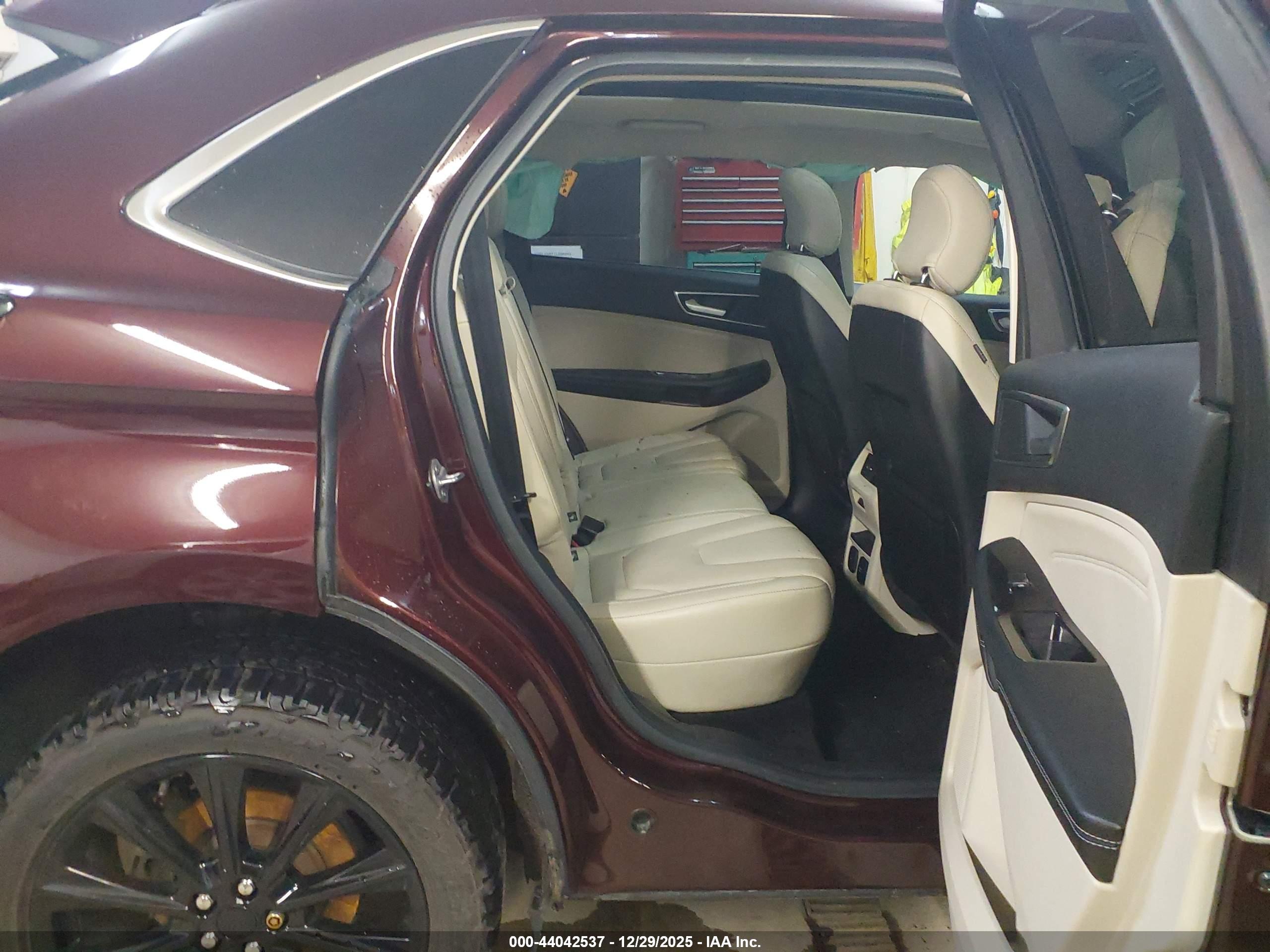 FORD EDGE image 8