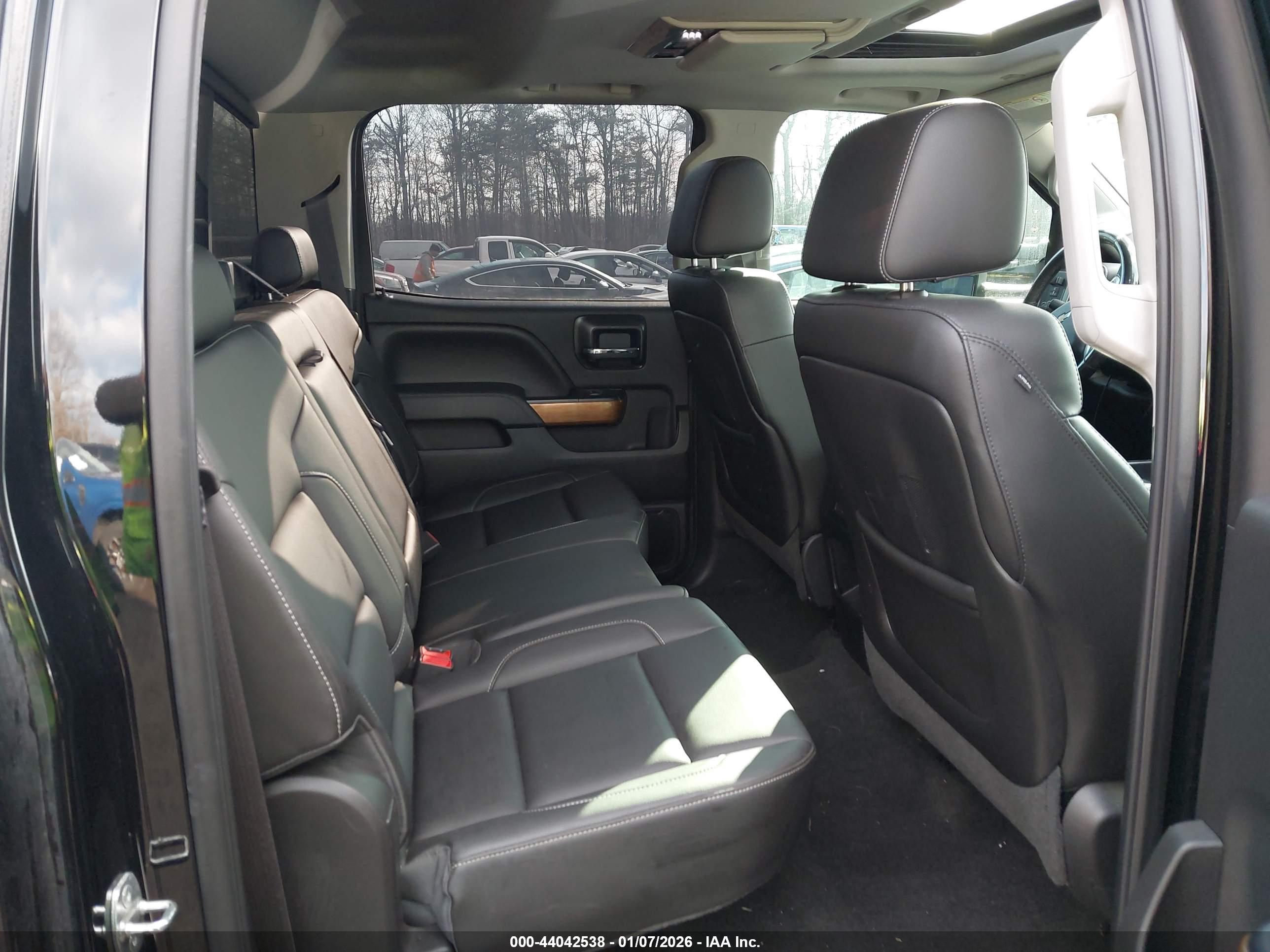 CHEVROLET SILVERADO image 7