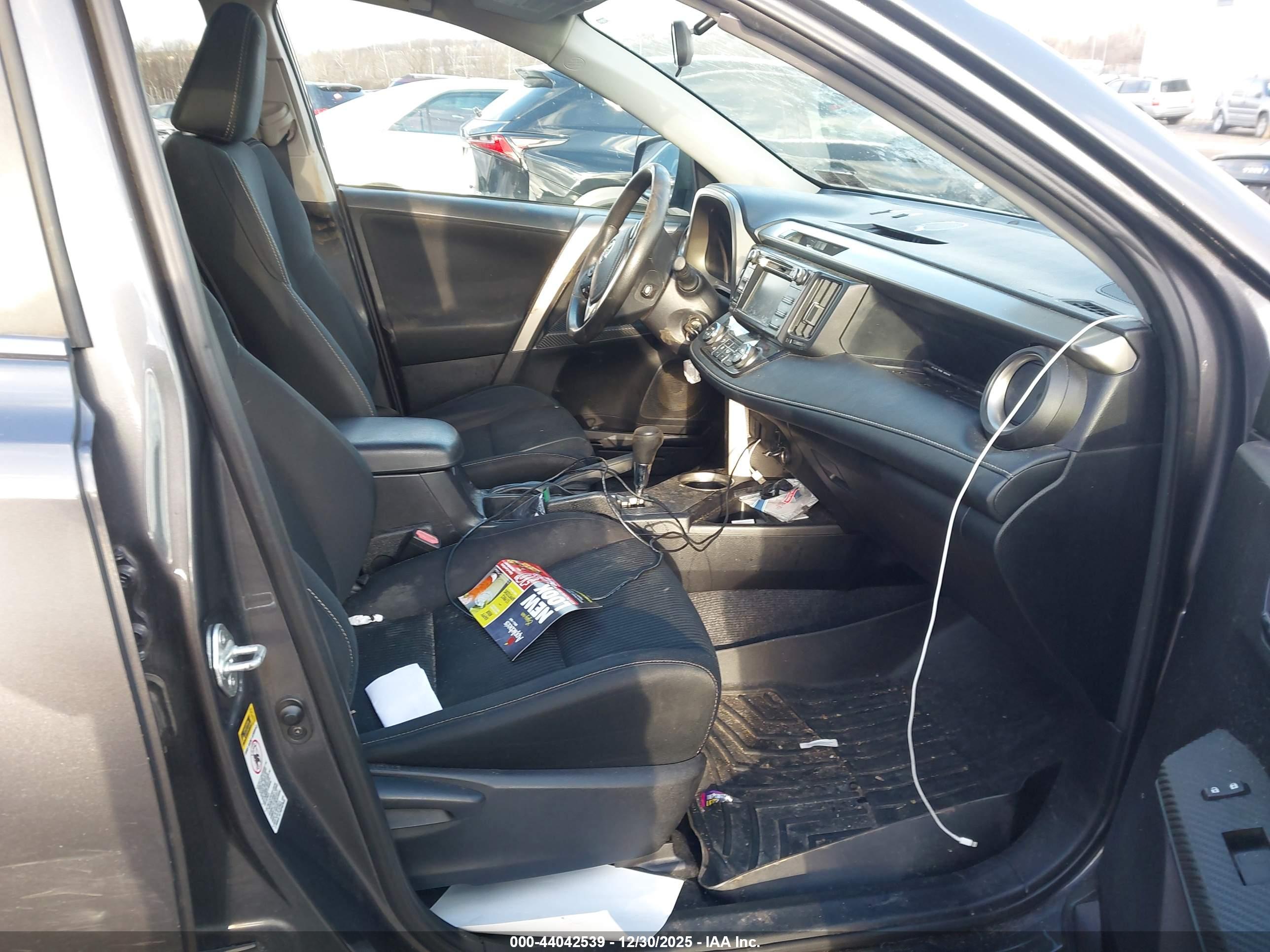 TOYOTA RAV4 image 5