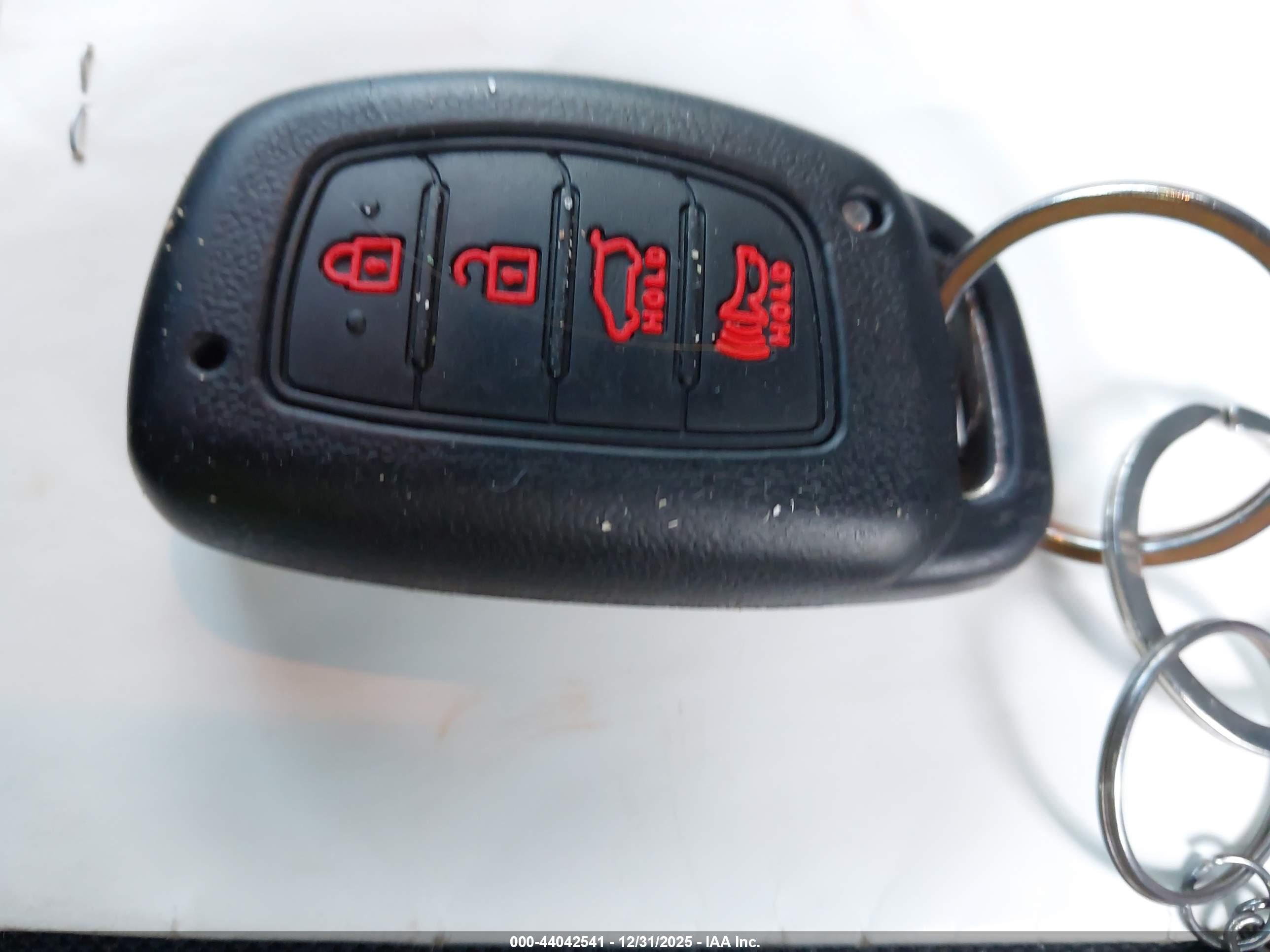 HYUNDAI TUCSON image 11